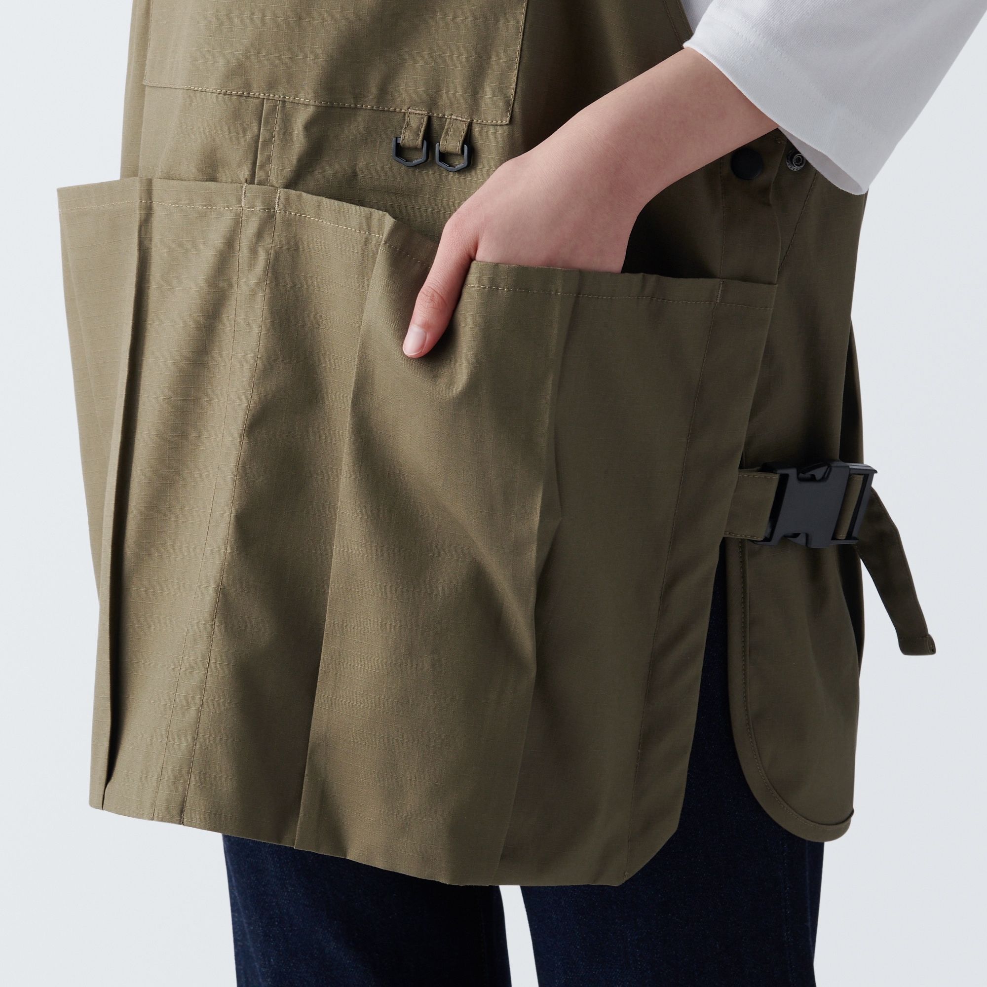 燃えにくい素材を使ったアウトドアエプロン