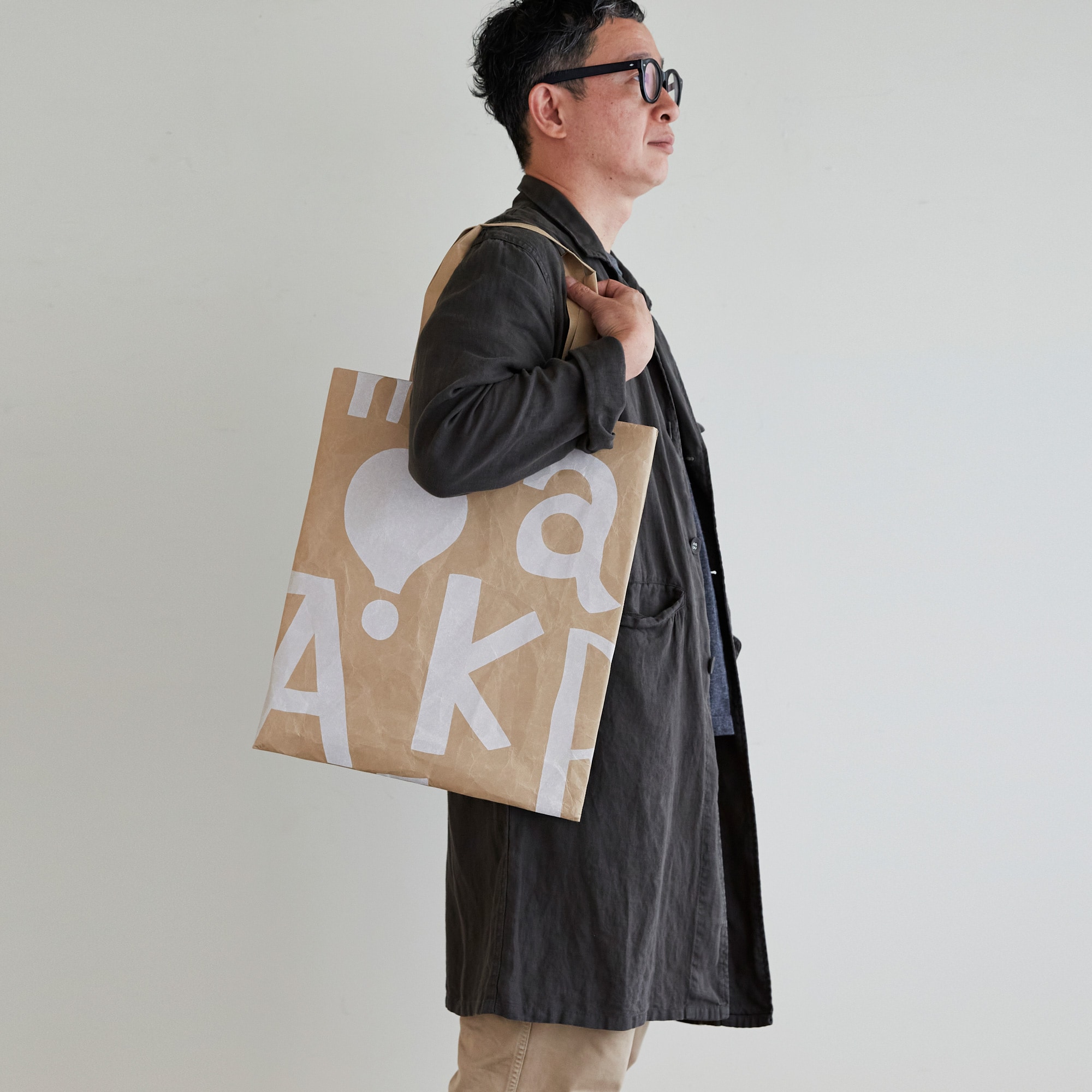 ［ＩＤＥＥ］柚木沙弥郎デザイン　ＳＩＷＡ　ＦＬＡＴバッグ　Ｌ　アルファベット