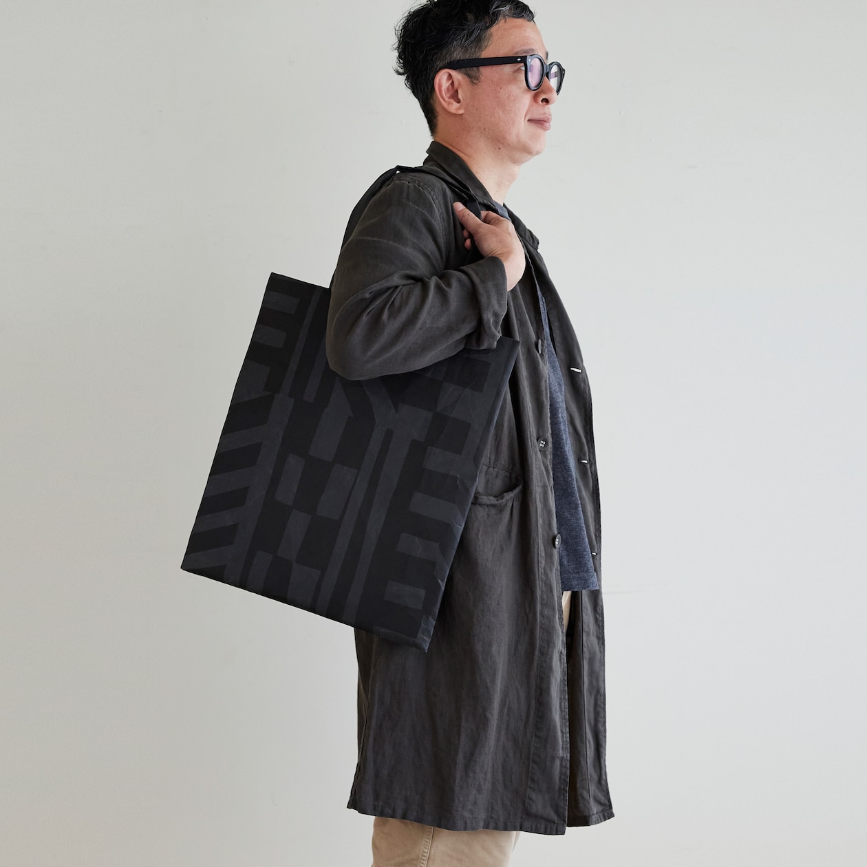 ［ＩＤＥＥ］柚木沙弥郎デザイン　ＳＩＷＡ　ＦＬＡＴバッグ　Ｌ　シマウマ