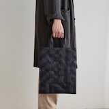 ［ＩＤＥＥ］柚木沙弥郎デザイン　ＳＩＷＡ　ＦＬＡＴバッグ　Ｍ　シマウマ