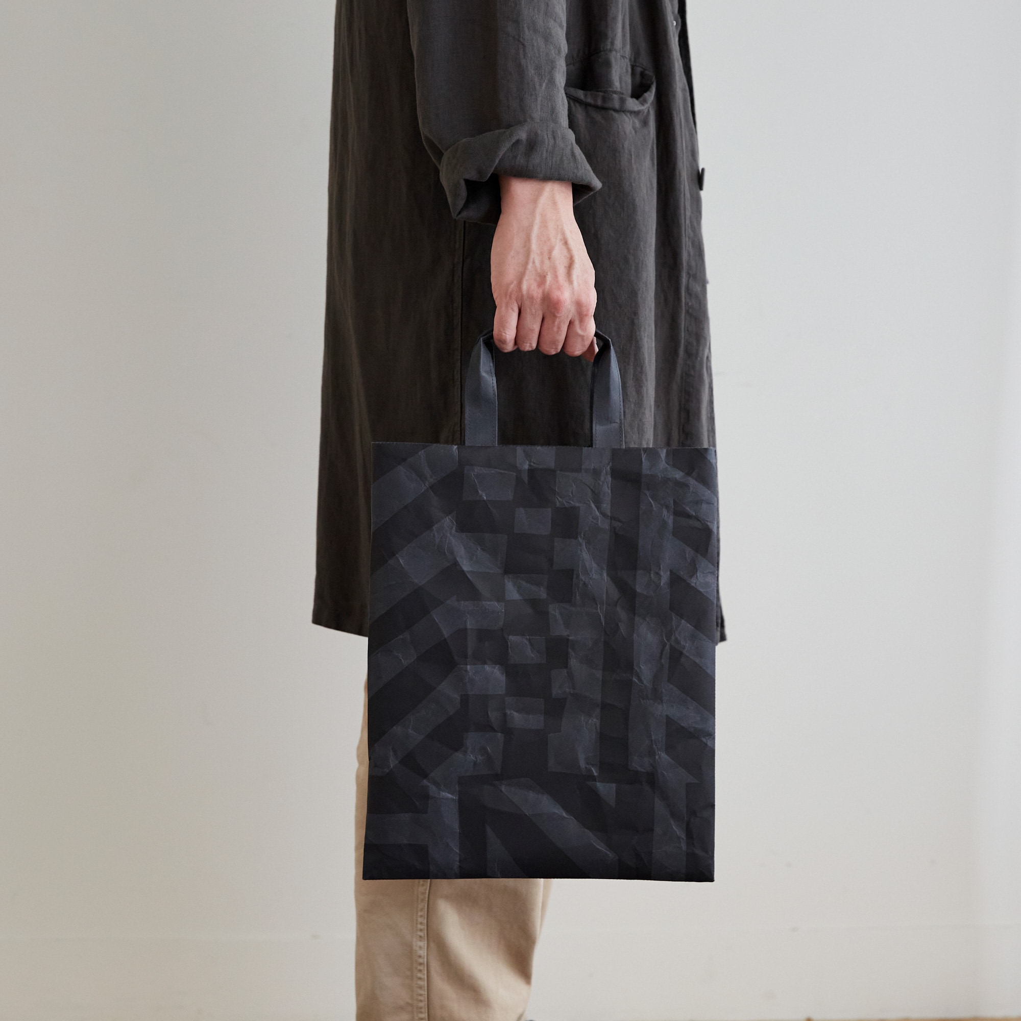 ［ＩＤＥＥ］柚木沙弥郎デザイン　ＳＩＷＡ　ＦＬＡＴバッグ　Ｍ　シマウマ