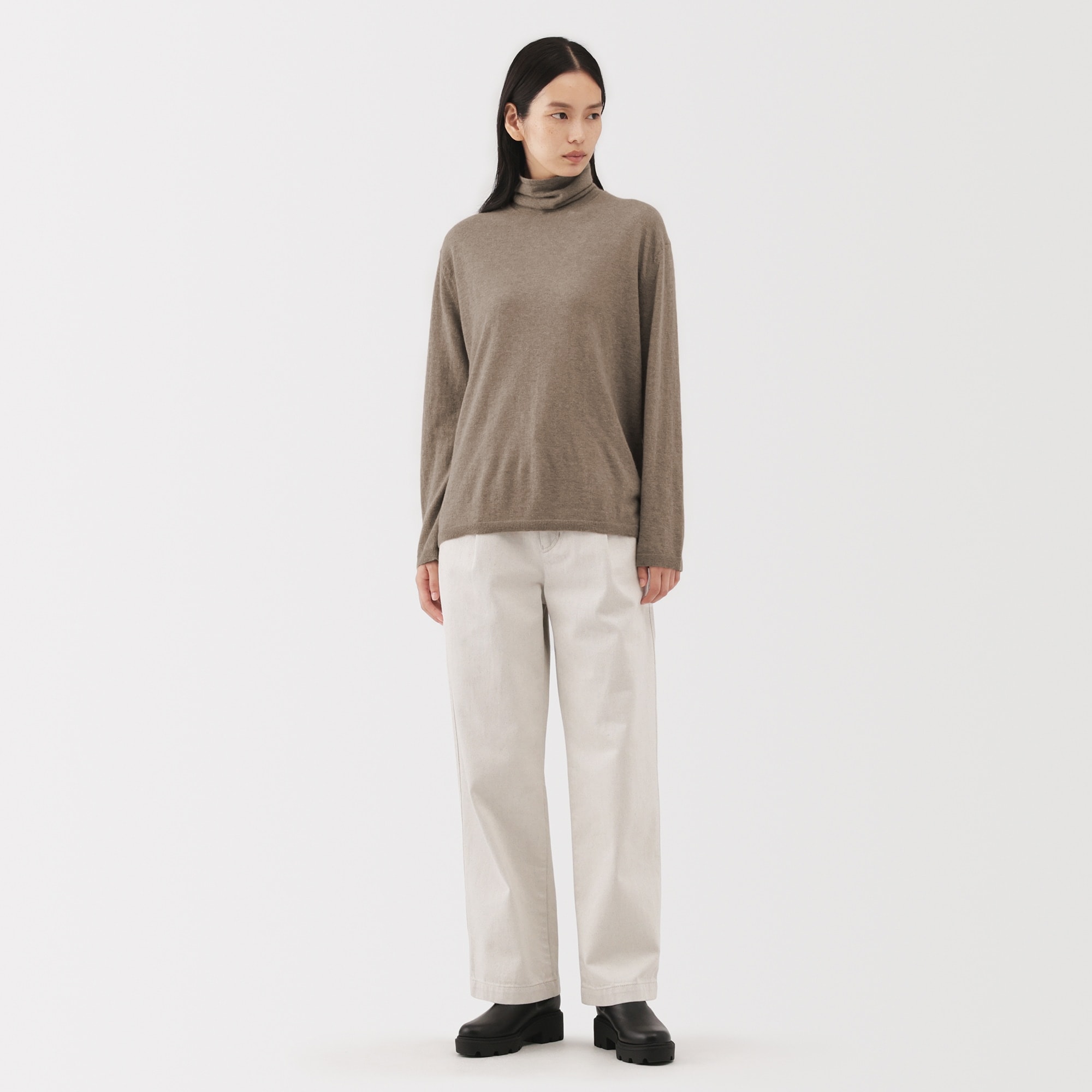 婦人　自然のまんまの色　カシミヤタートルネックセーター