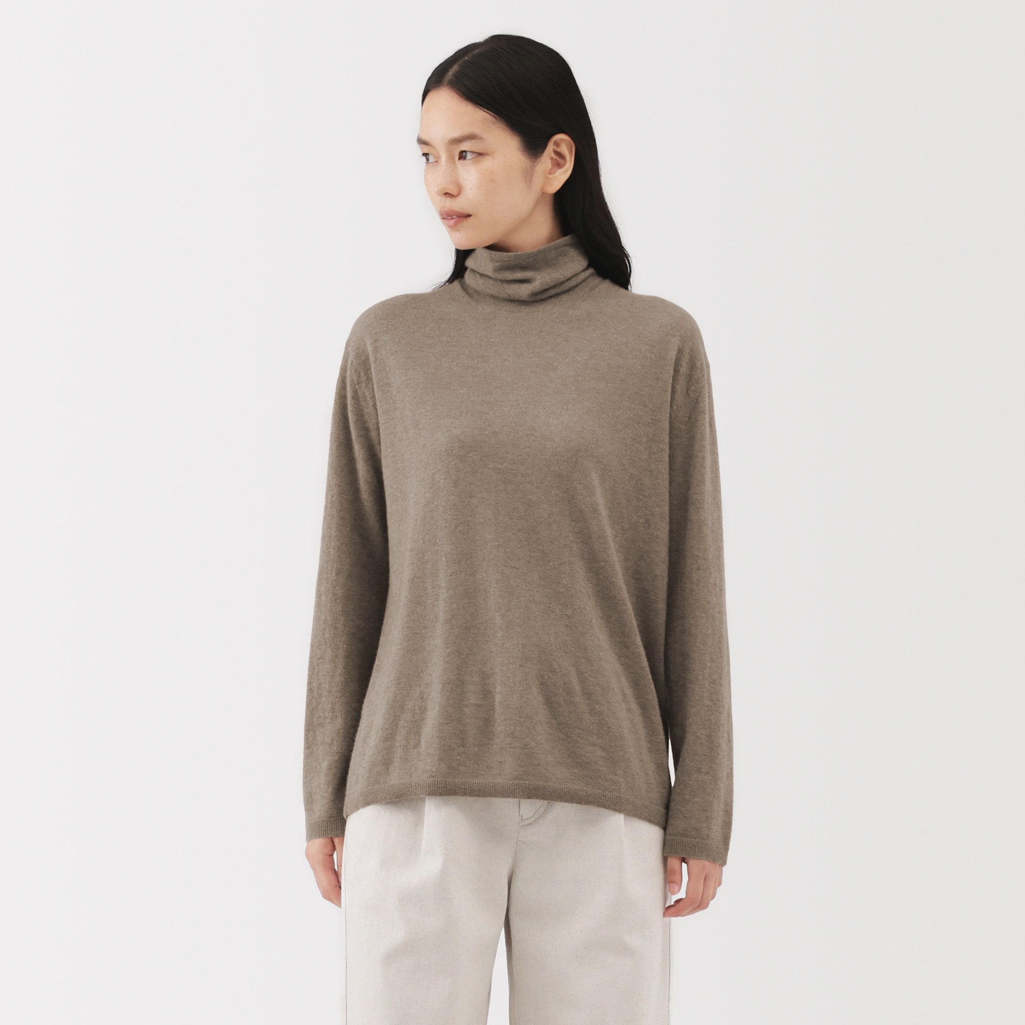 婦人　自然のまんまの色　カシミヤタートルネックセーター