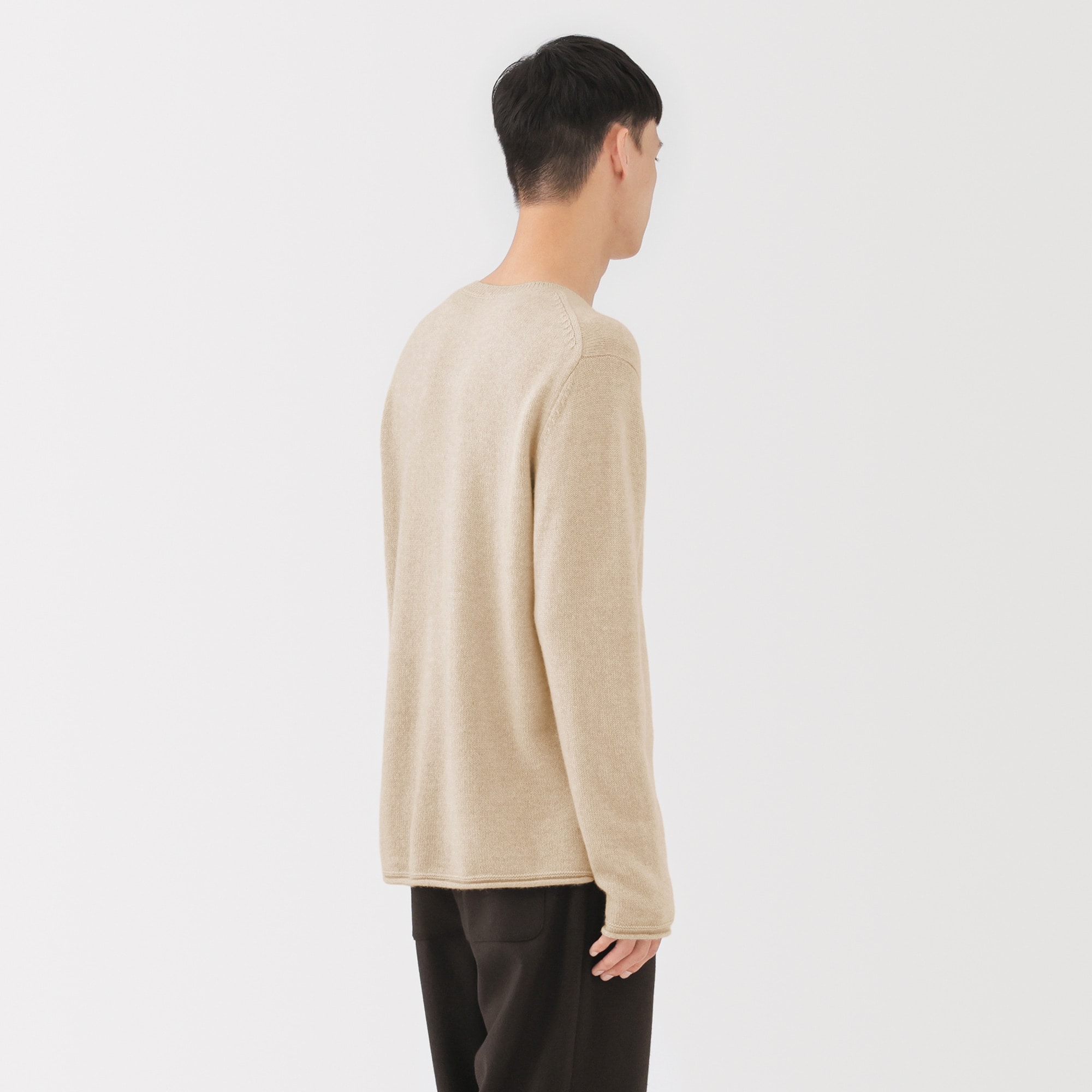 紳士　自然のまんまの色　カシミヤクルーネックセーター