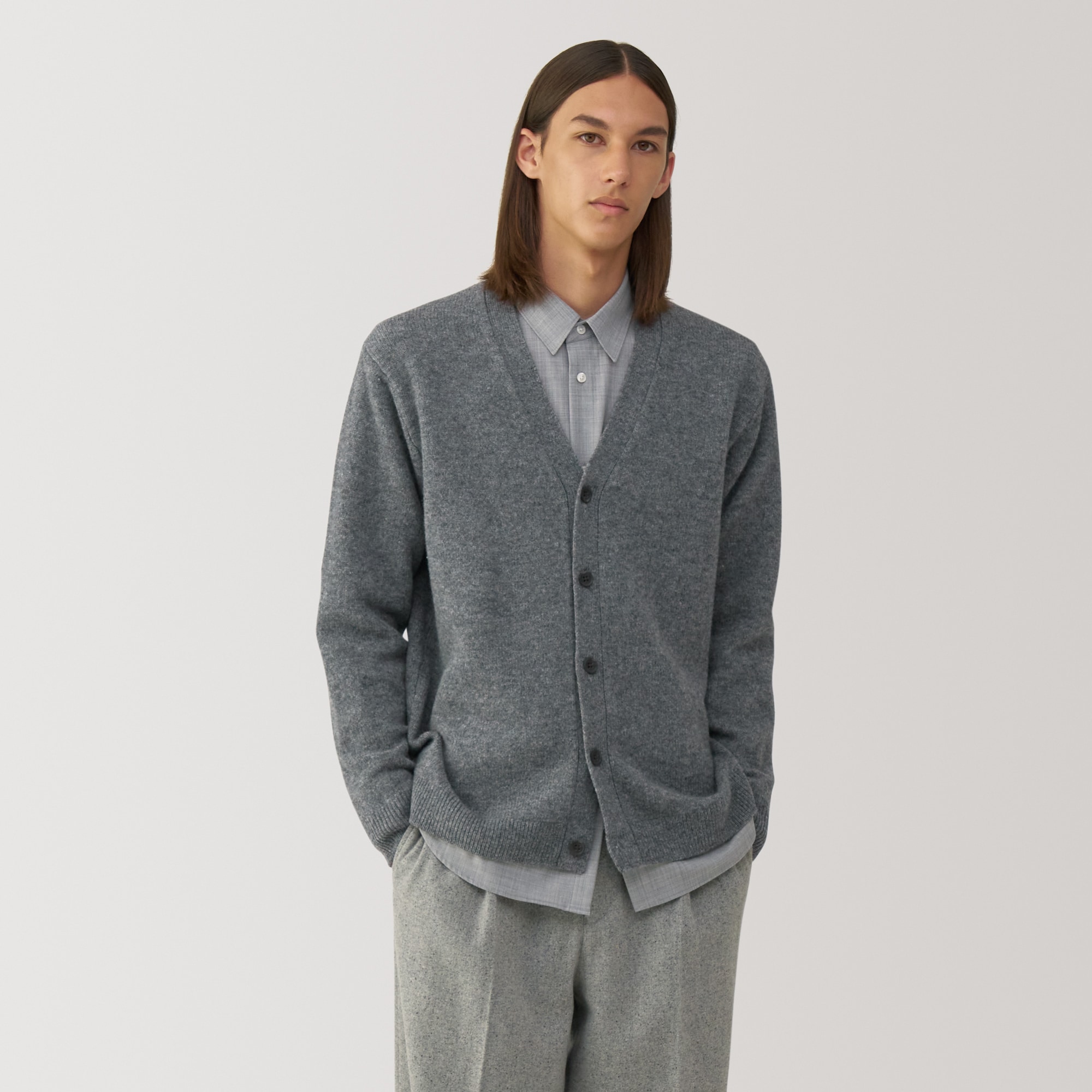 紳士　縮絨ウールＶネックカーディガン