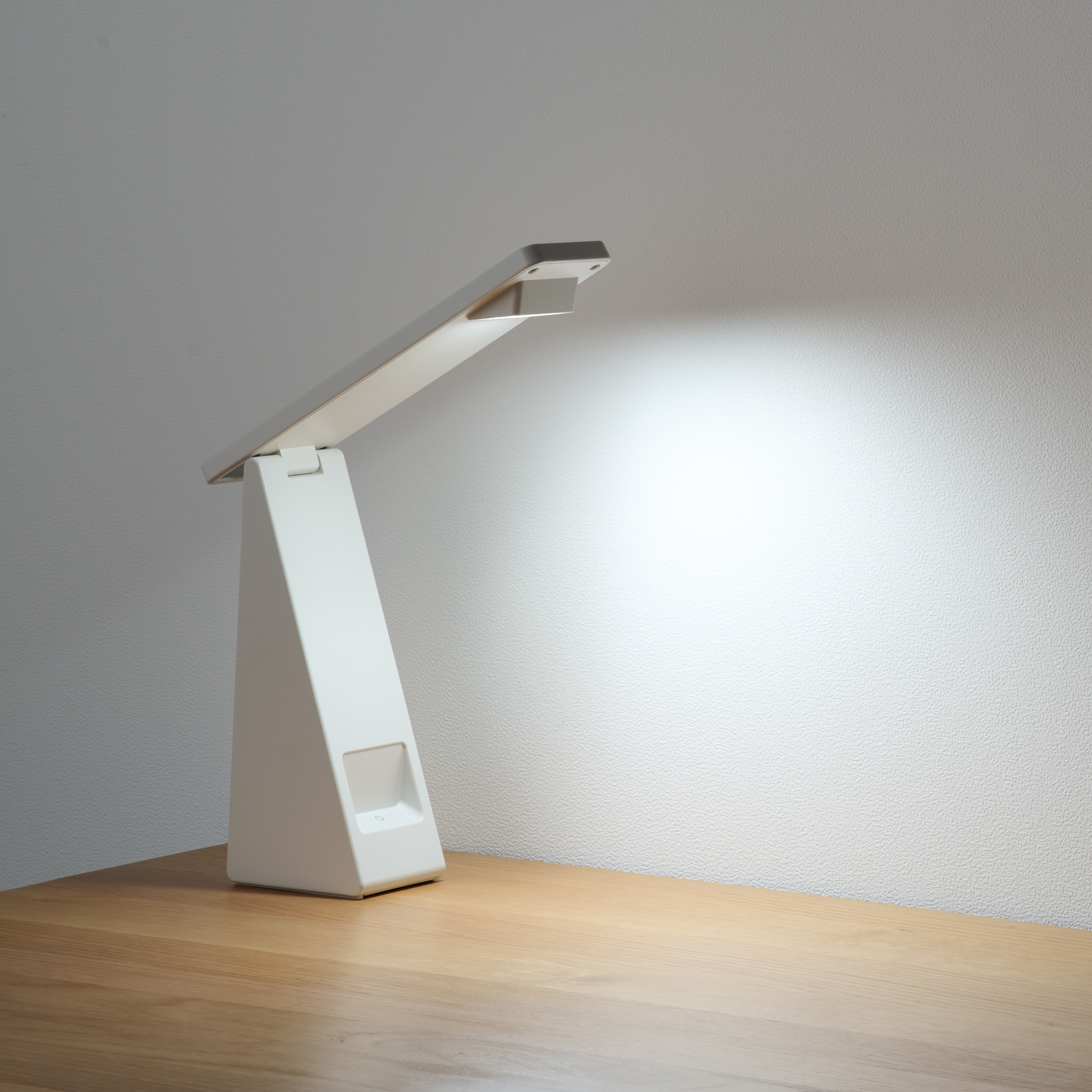 手元をてらすリビングライト | 無印良品