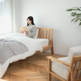 もたれかかれる木製ベッド　オーク材突板　クィーン