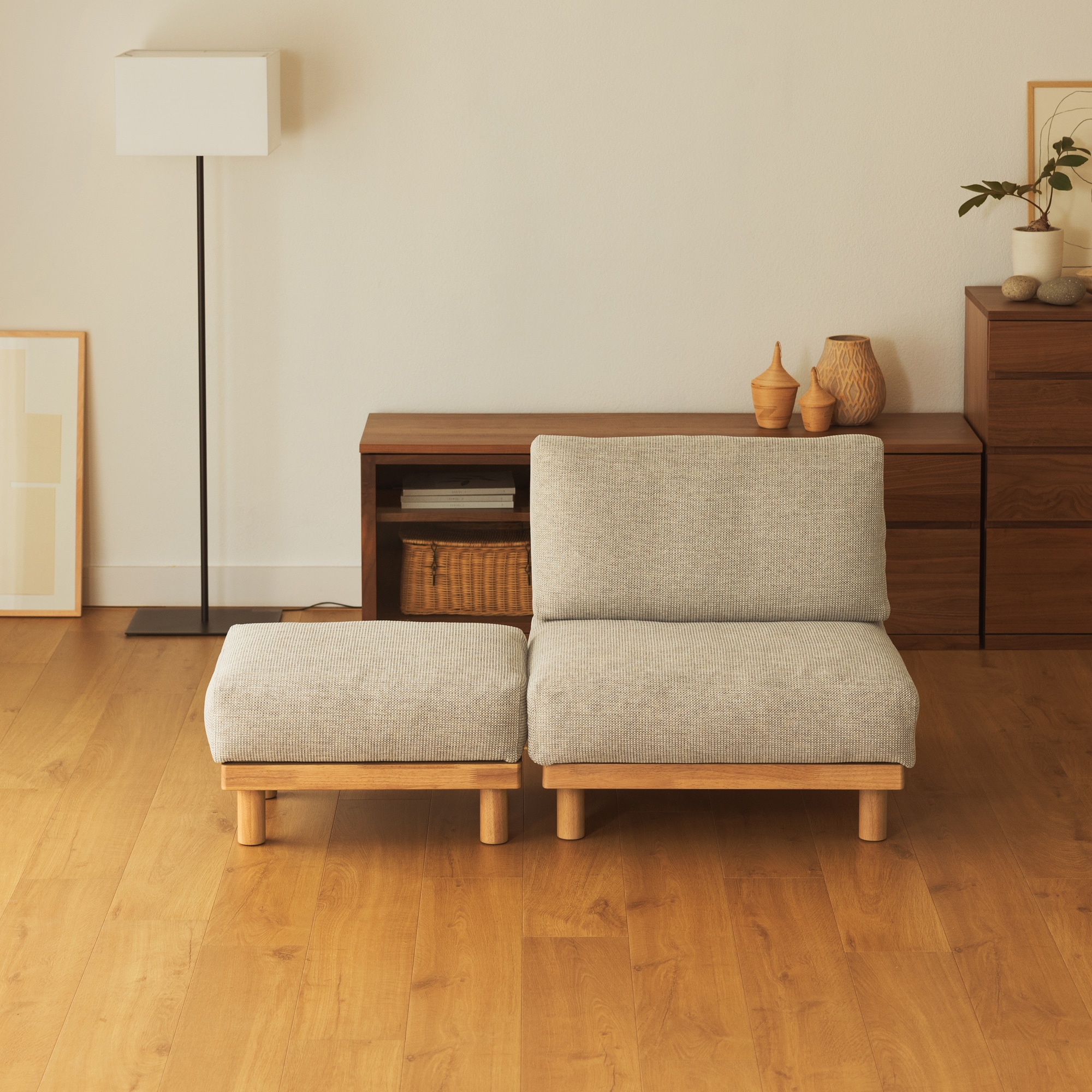 ゆったり座れるアームレスソファ　１シーター　ポリエステル平織　ベージュ