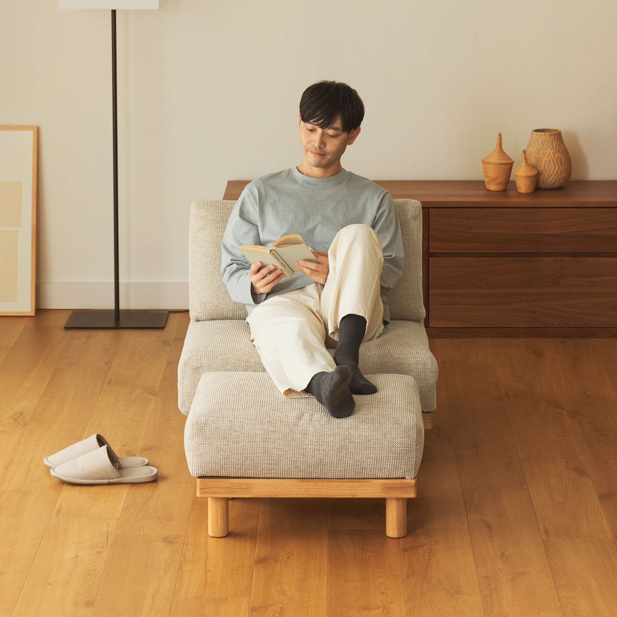 ゆったり座れるアームレスソファ　１シーター　ポリエステル平織　ベージュ