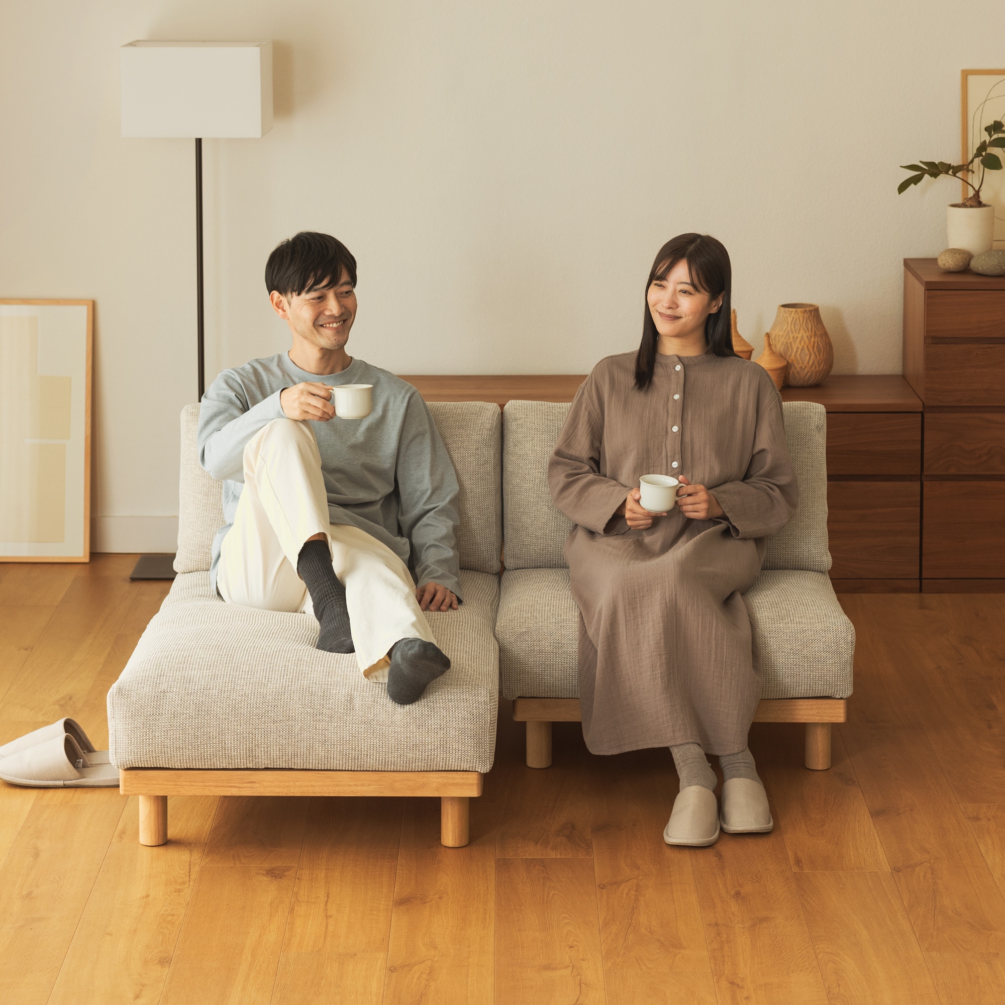 ゆったり座れるアームレスソファ　１シーター　ポリエステル平織　ベージュ