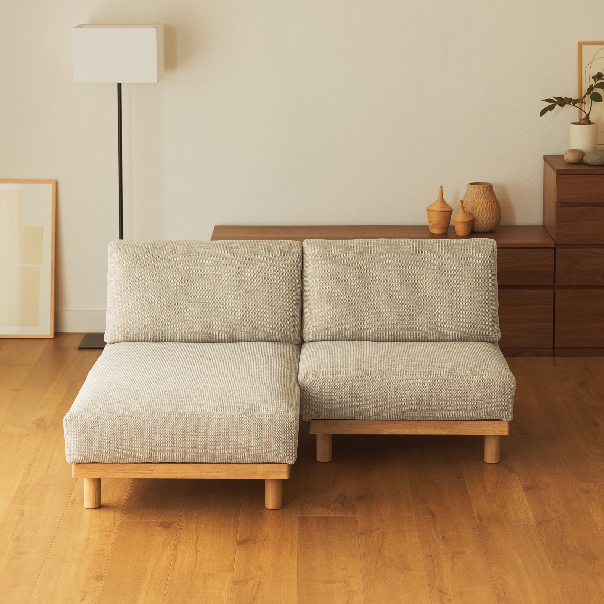 ゆったり座れるアームレスソファ　カウチ　ポリエステル平織　ベージュ