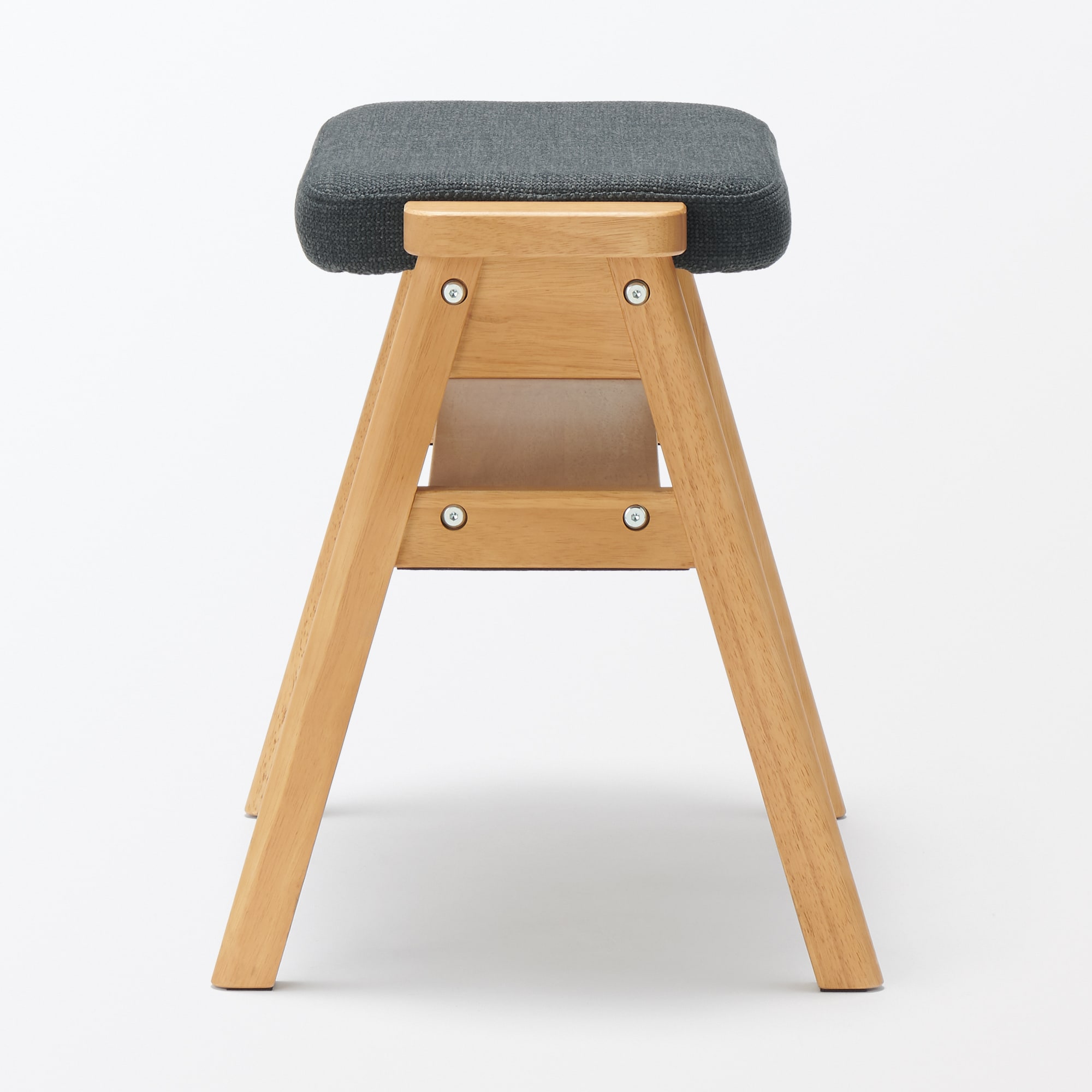 再生ポリエステル混　木製スタッキングスツール　チャコール