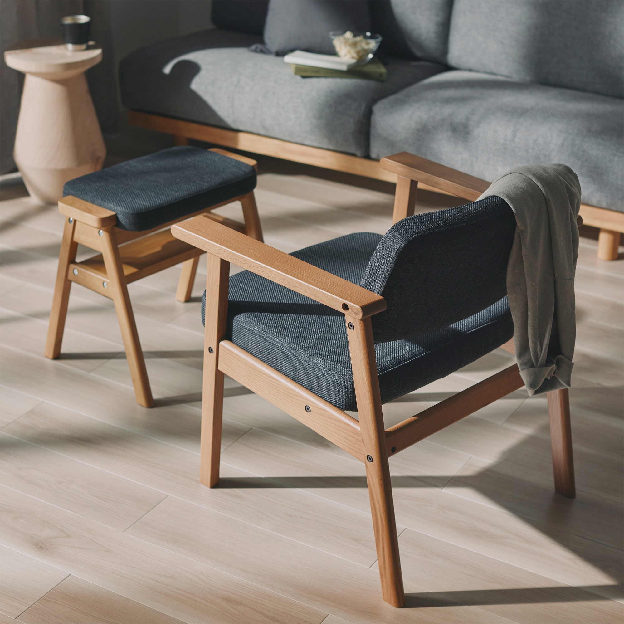 再生ポリエステル混 木製スタッキングスツール チャコール | 無印良品