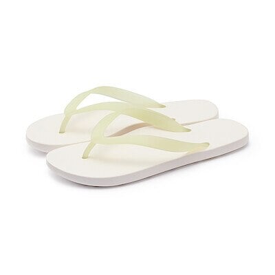 足なりビーチサンダル