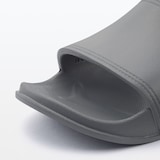 一体成型　足なりサンダル