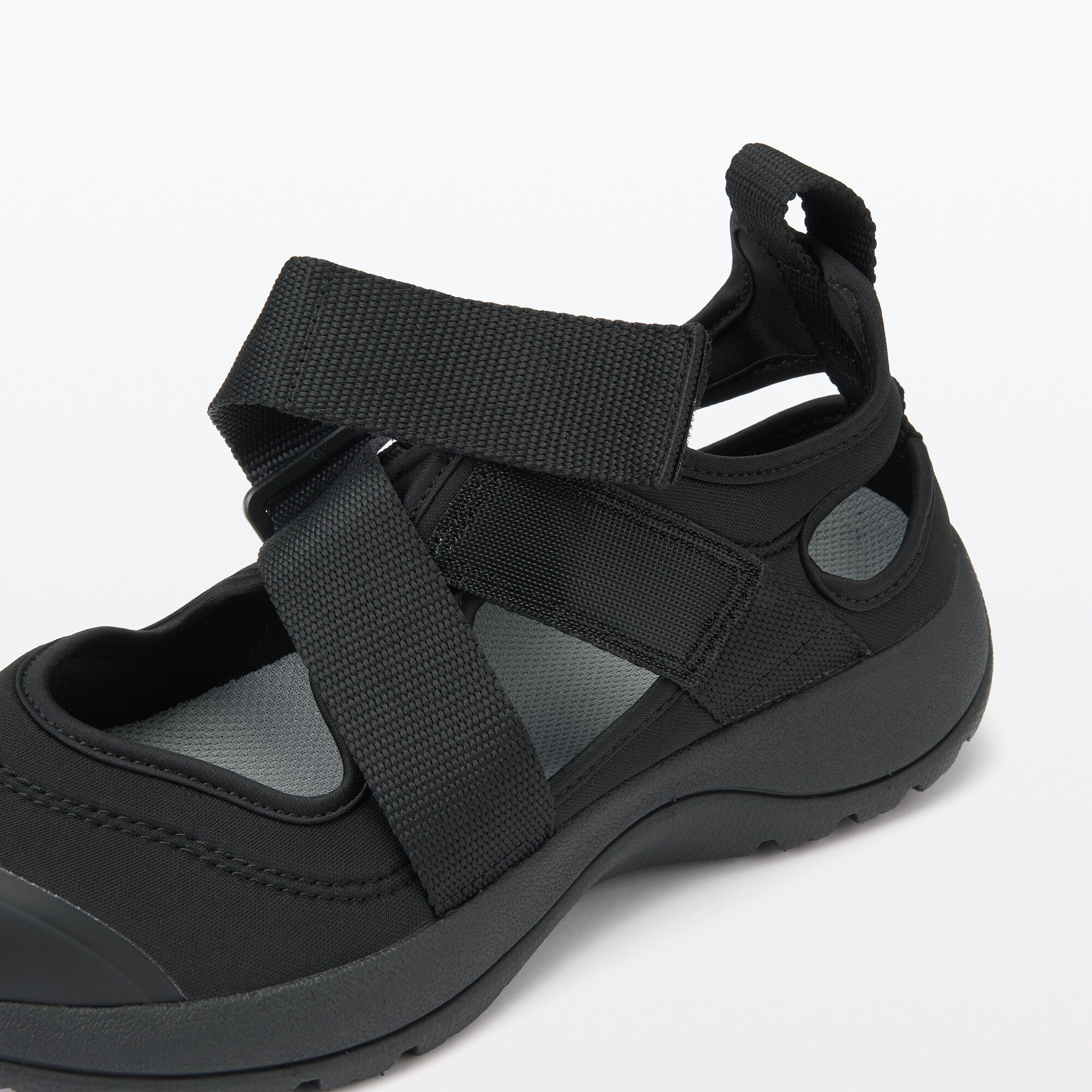 スニーカーサンダル