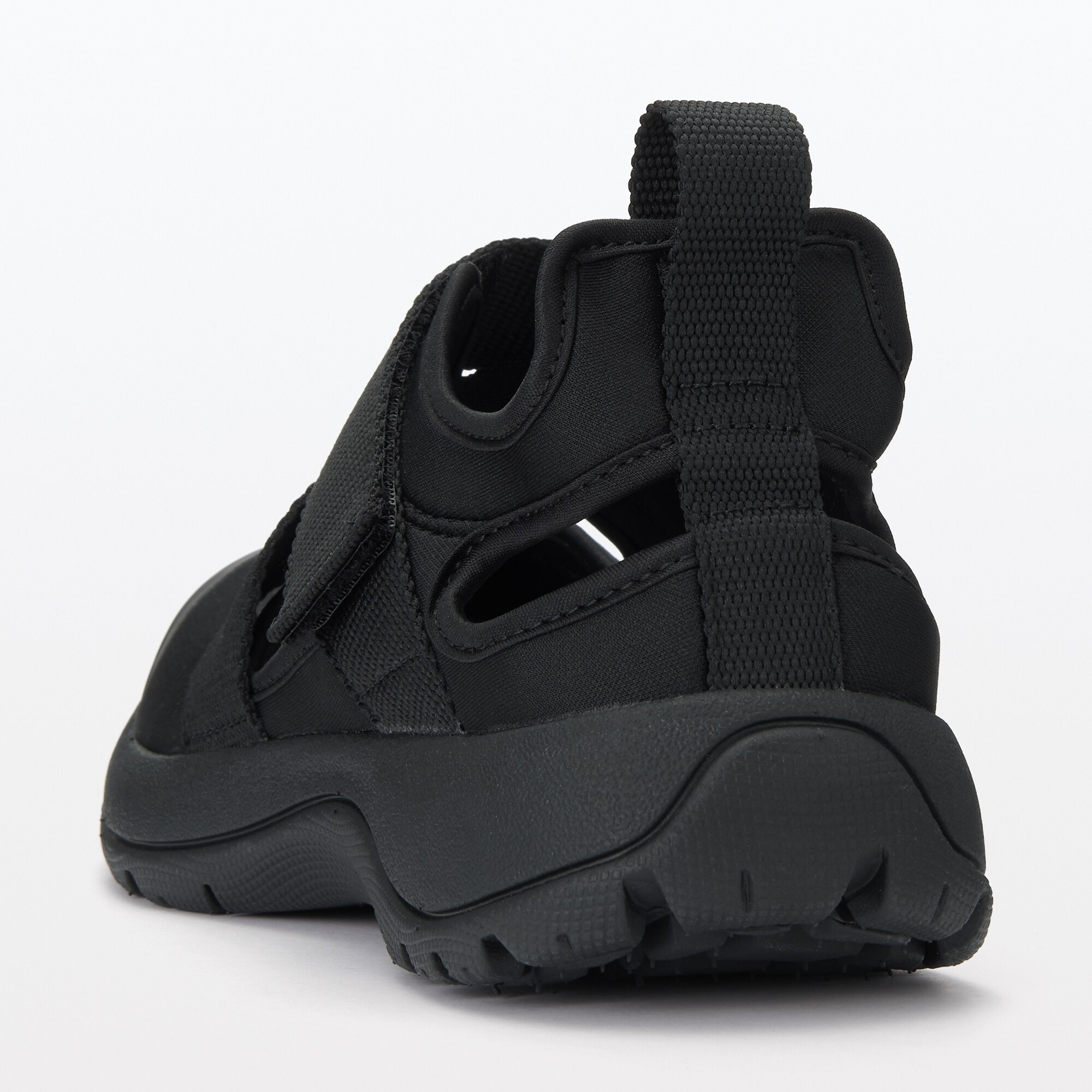 スニーカーサンダル