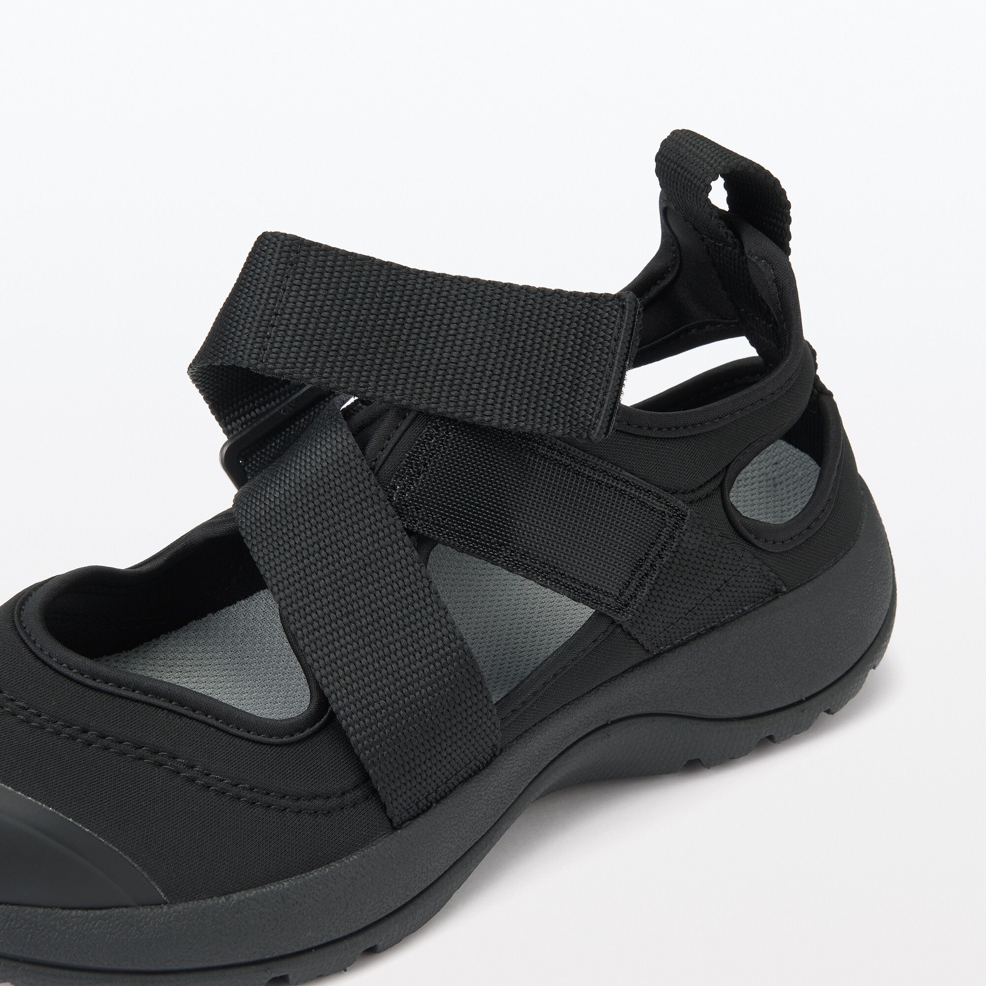 スニーカーサンダル