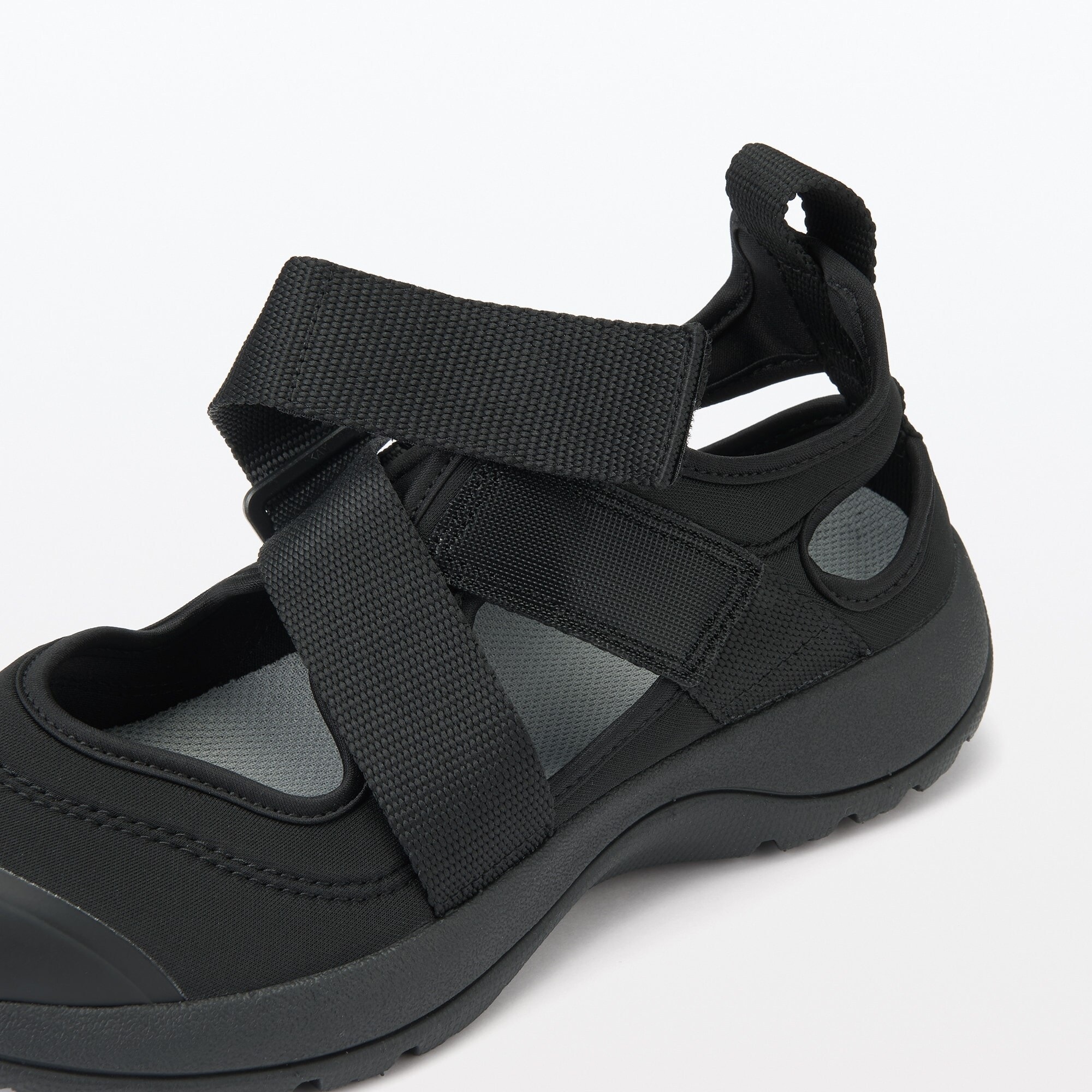 スニーカーサンダル