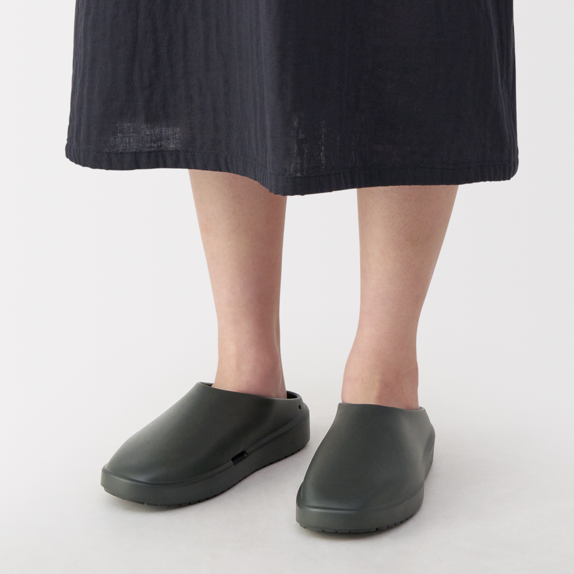 一体成型　サボサンダル