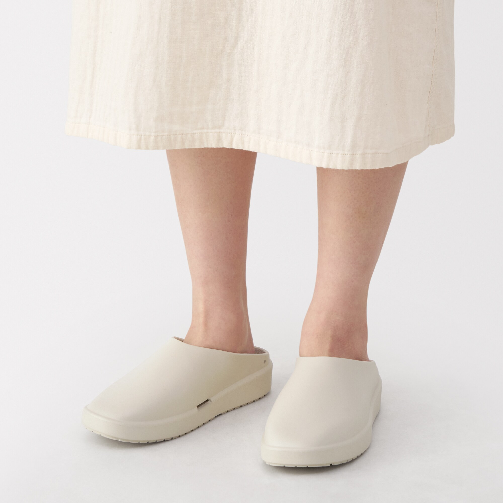 一体成型　サボサンダル