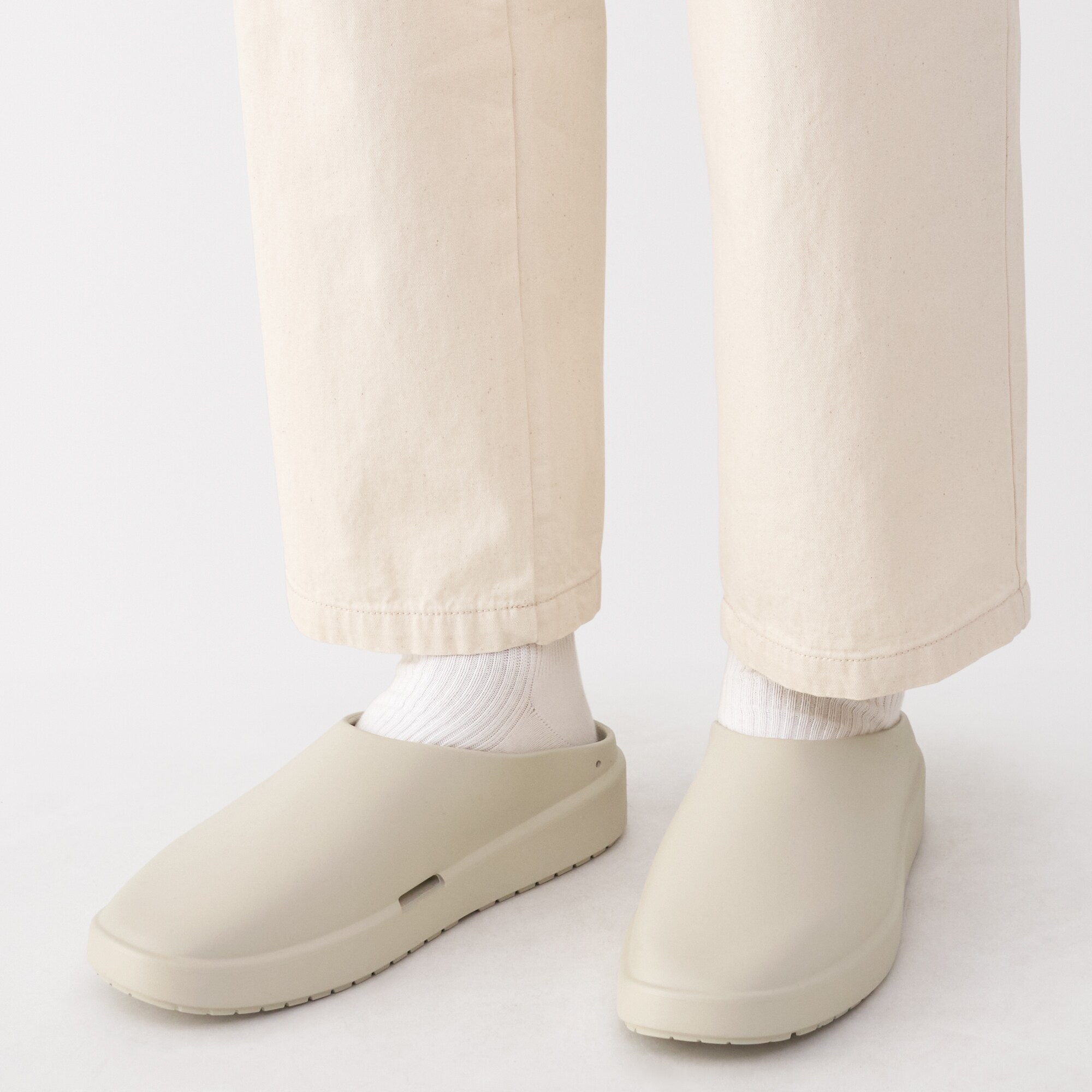 一体成型　サボサンダル