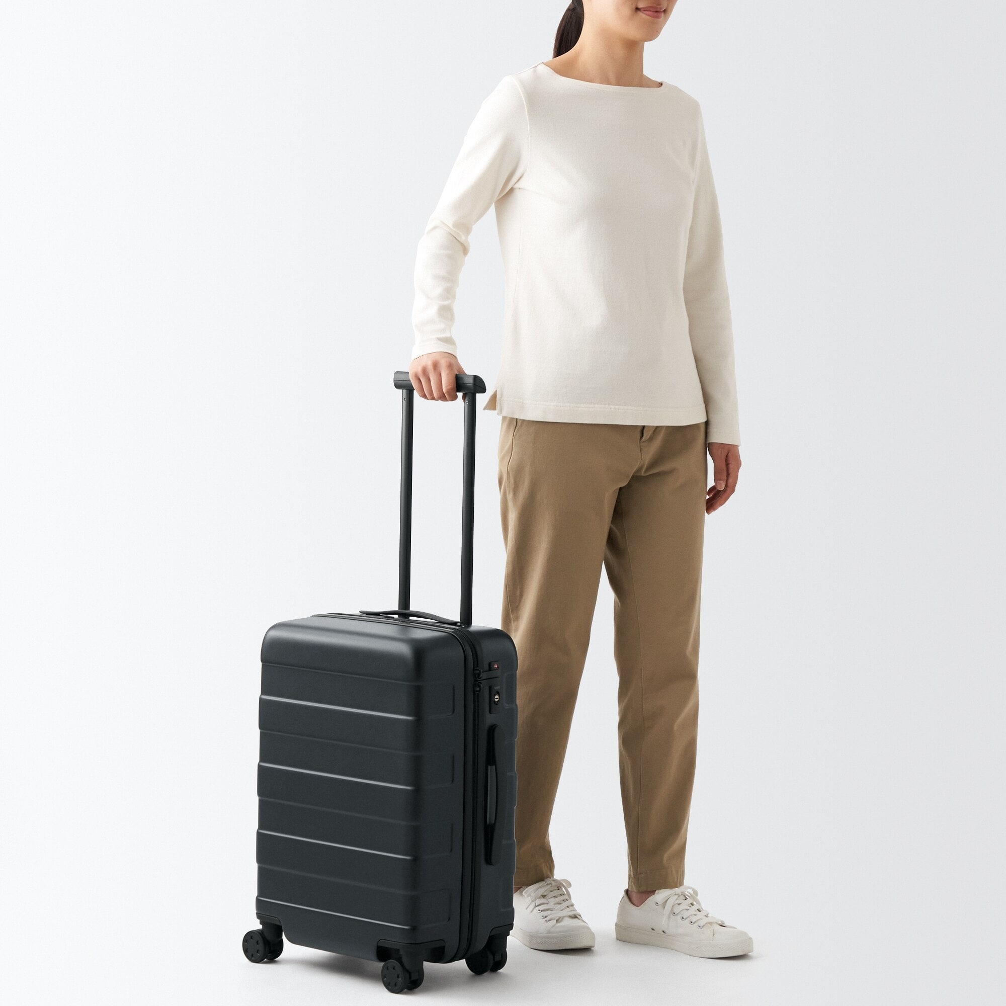 バーを自由に調節できる　ハードキャリーケース（３６Ｌ）