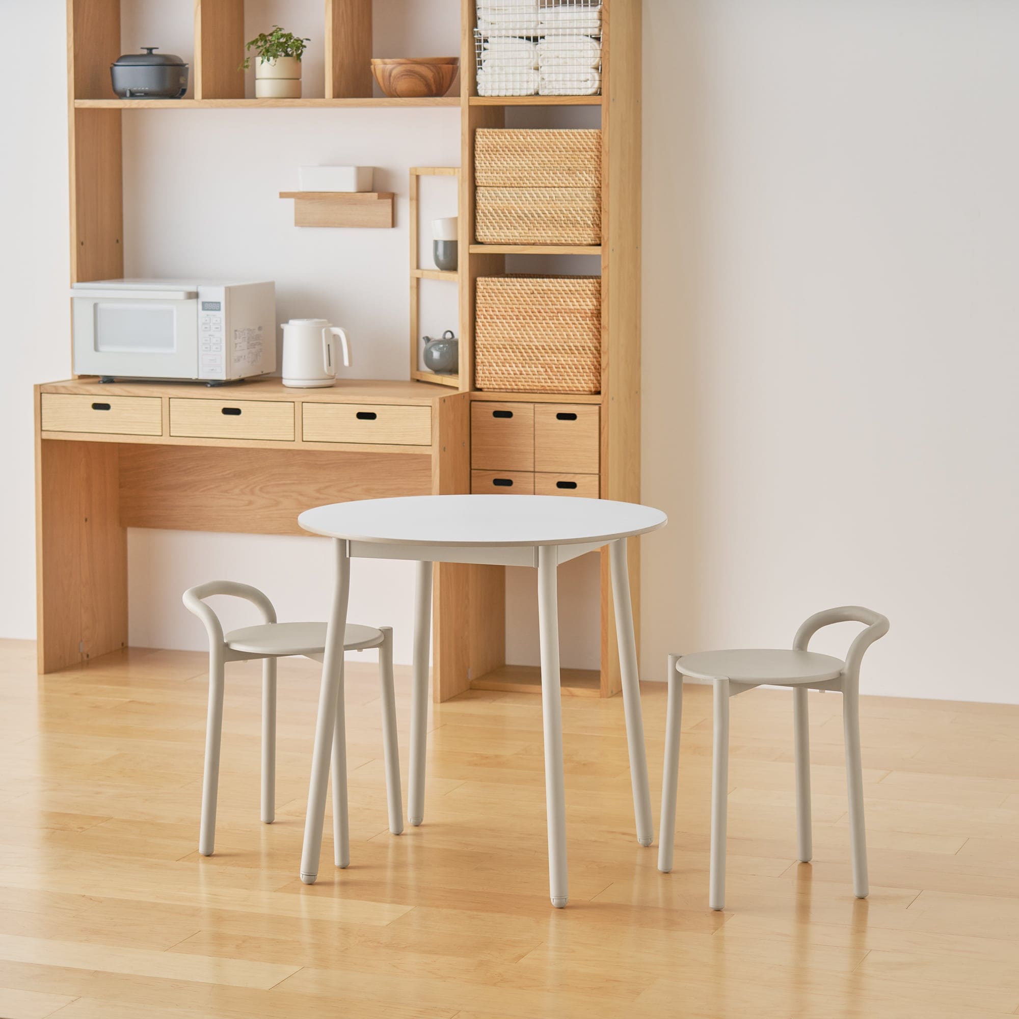 中でも外でも使える　アルミスツール