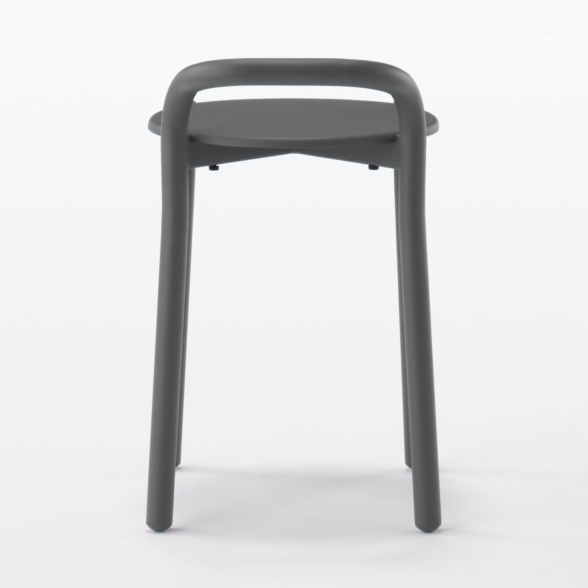 中でも外でも使える　アルミスツール