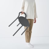 中でも外でも使える　アルミスツール