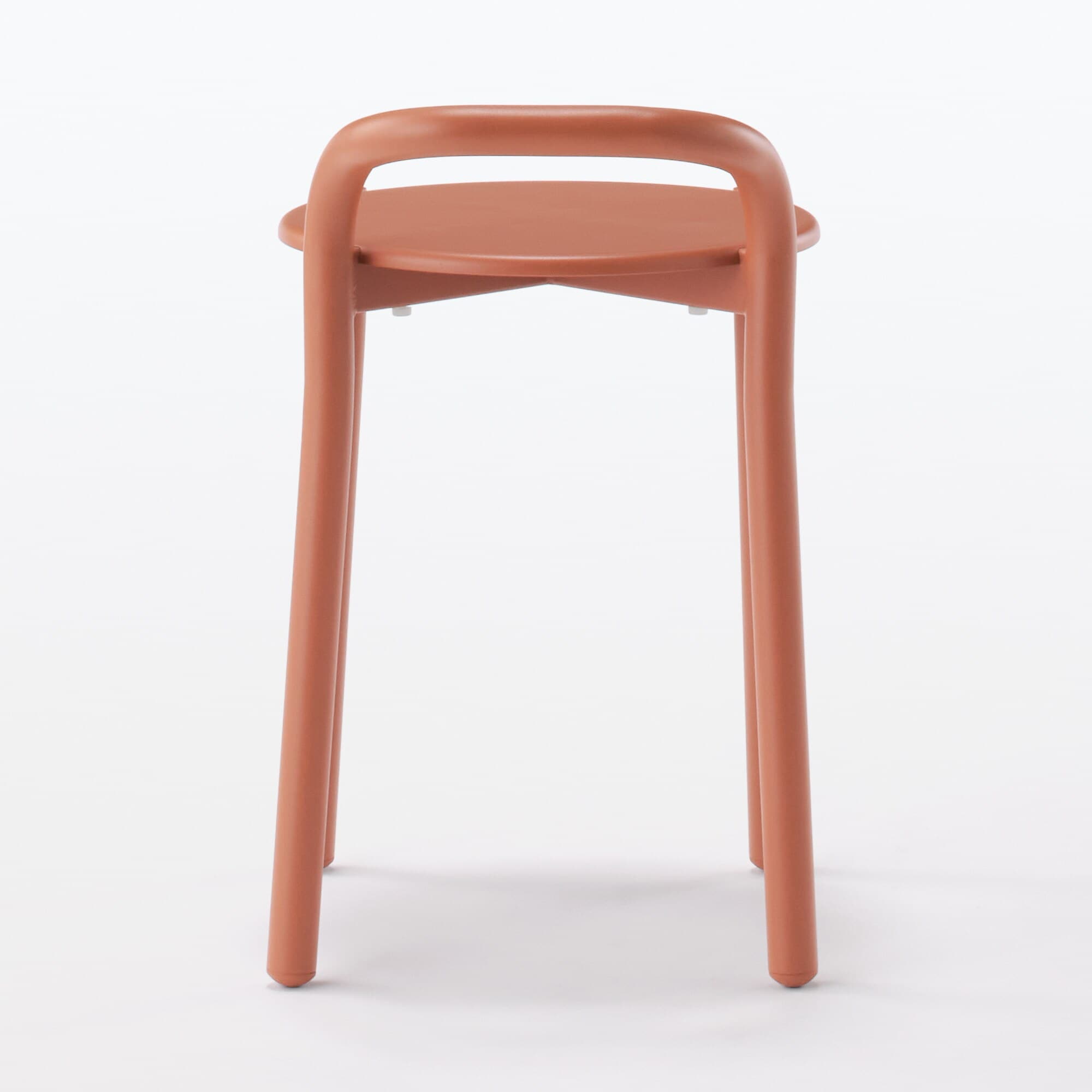 中でも外でも使える　アルミスツール