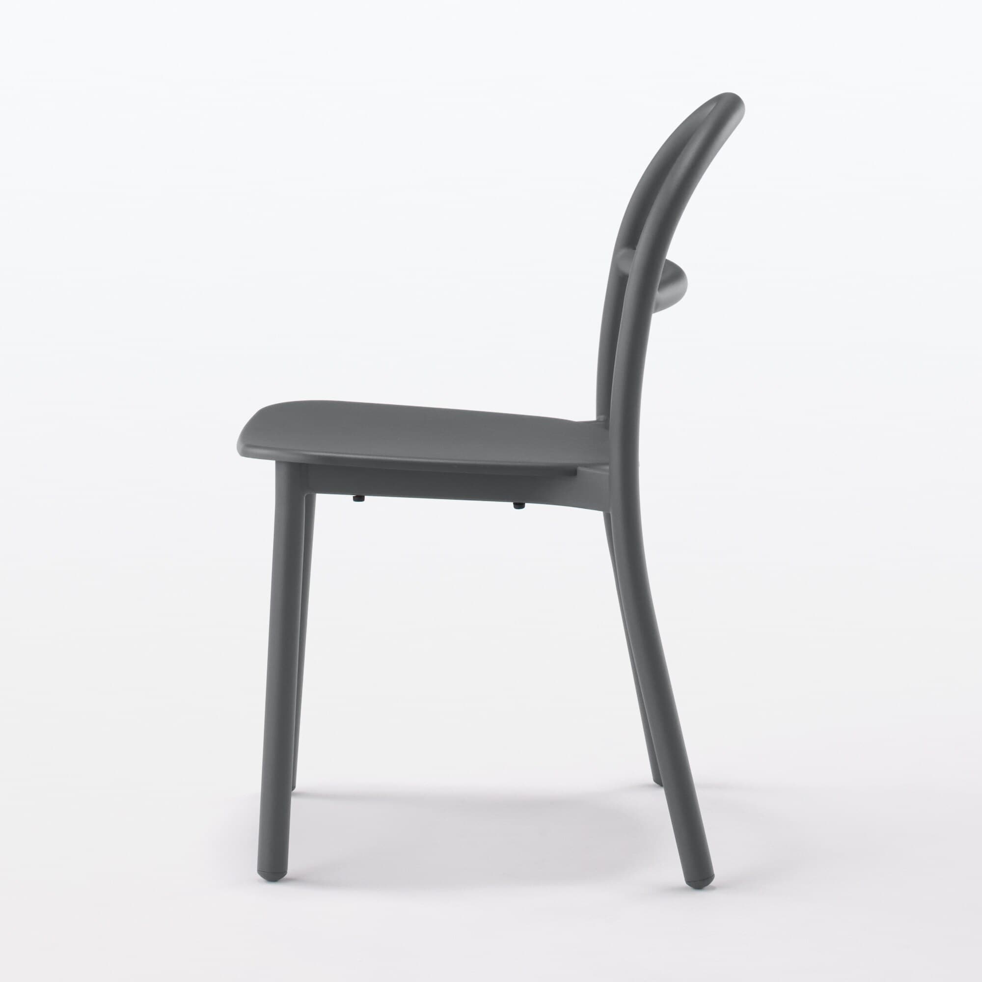 中でも外でも使える　アルミチェア