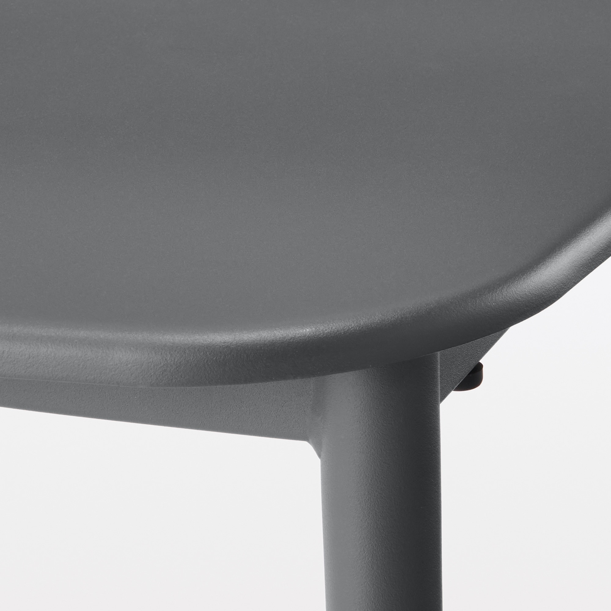 中でも外でも使える　アルミチェア