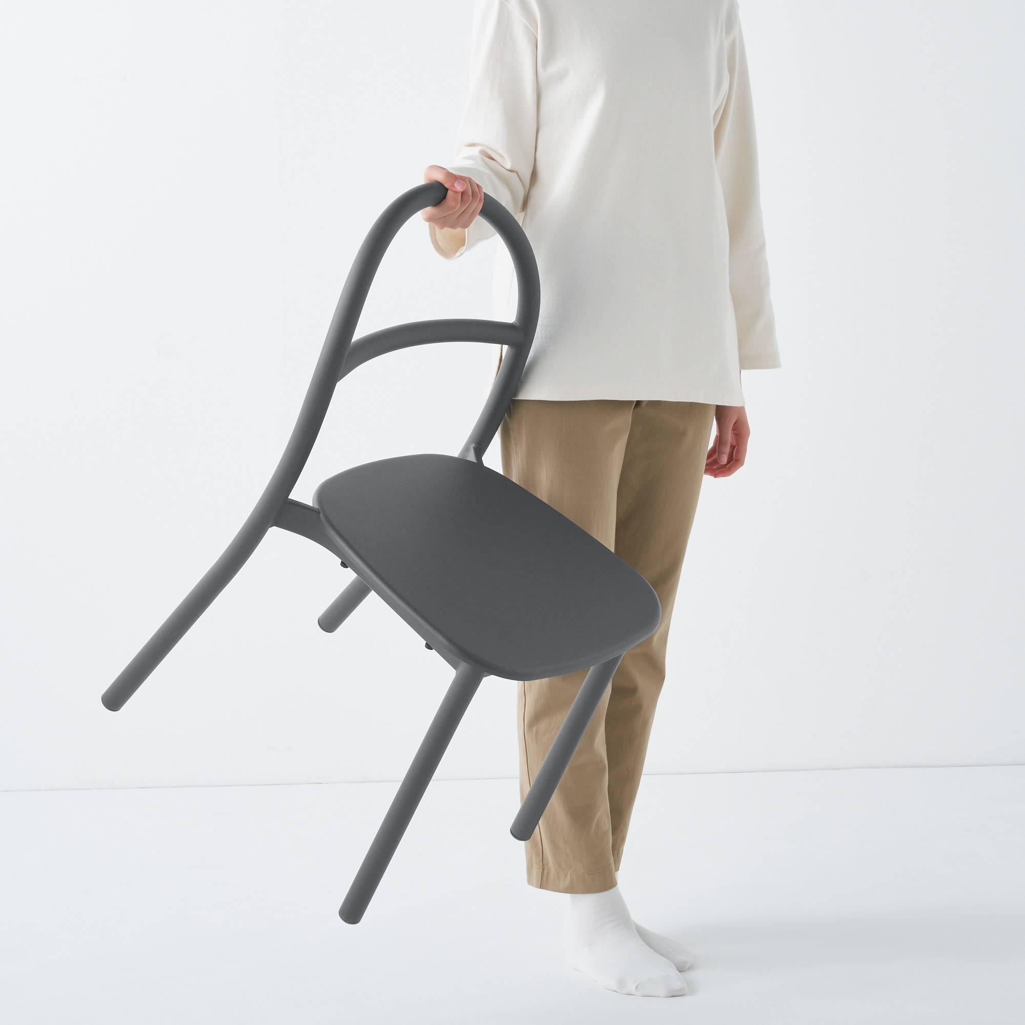 中でも外でも使える　アルミチェア