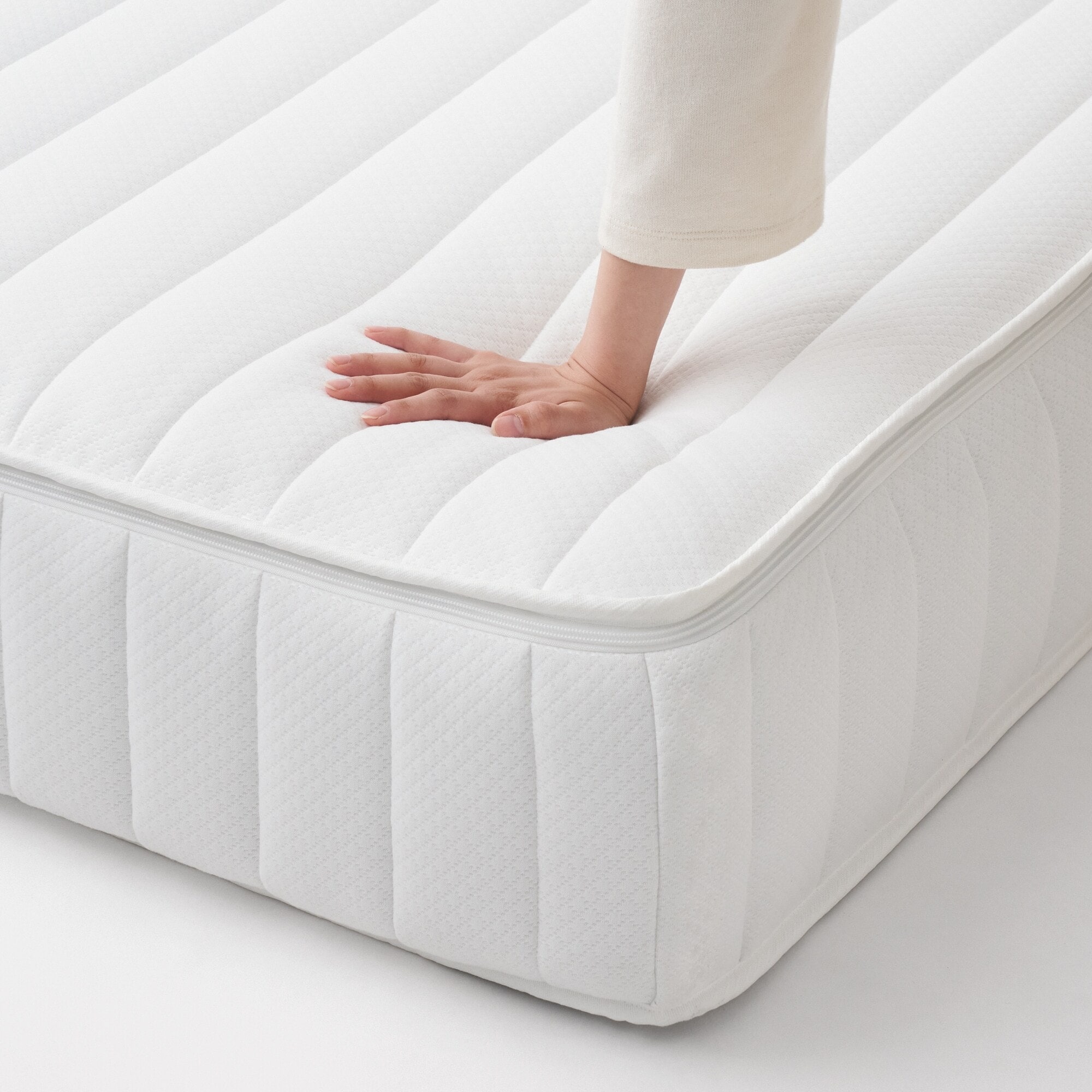 MUJI/無印良品 体にフィットするマットレス ダブルサイズ 高密度ポケットコイル 寝室 ベッド 寝具 ホワイト 中古家具 店頭引取歓迎 R10196 体にフィットするマットレス 超高密度ポケットコイル ダブル | 無印良品