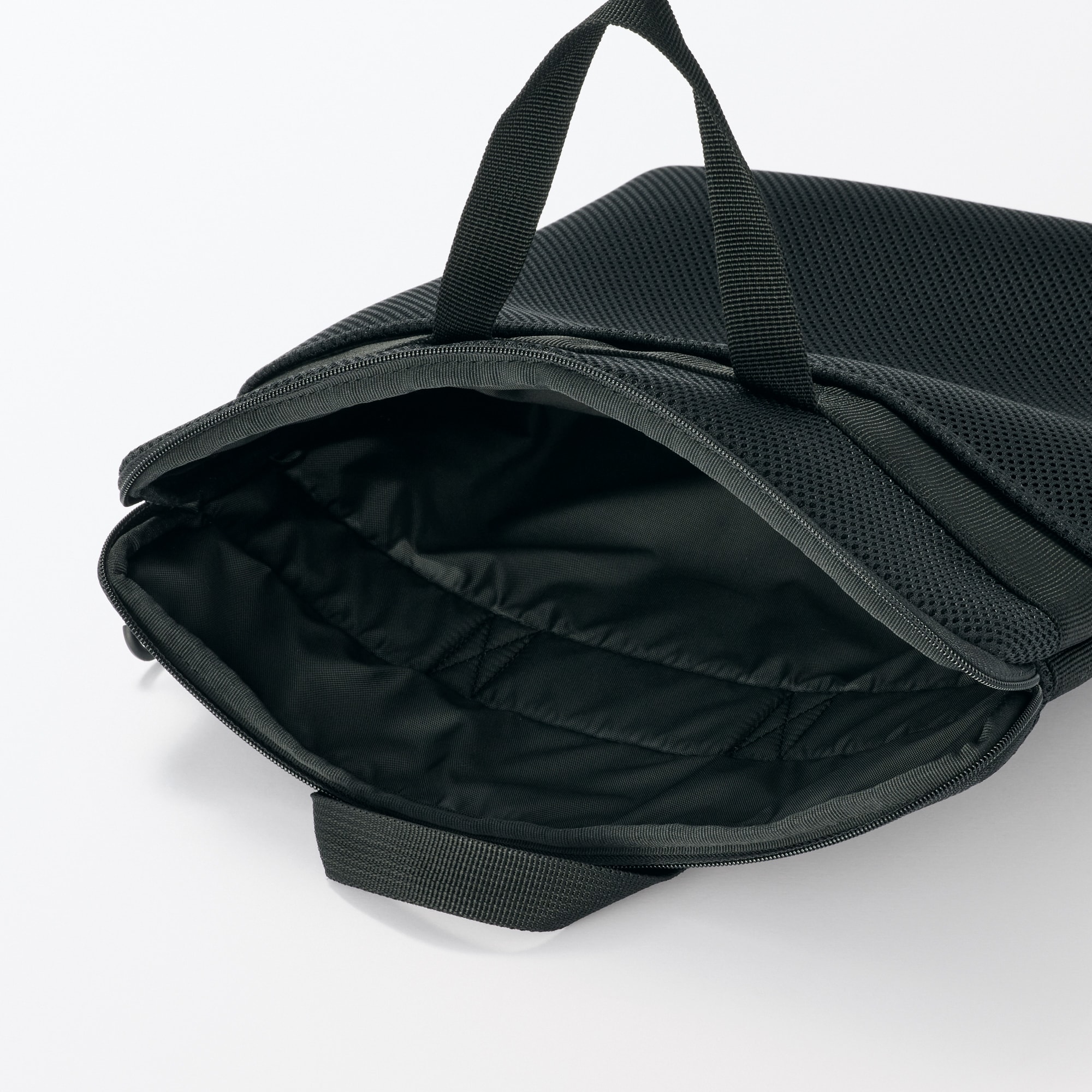 ポリエステル　縦型クッションパソコンケース