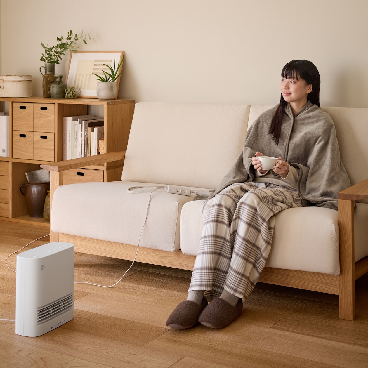 温風がすぐに出る　セラミックファンヒーター