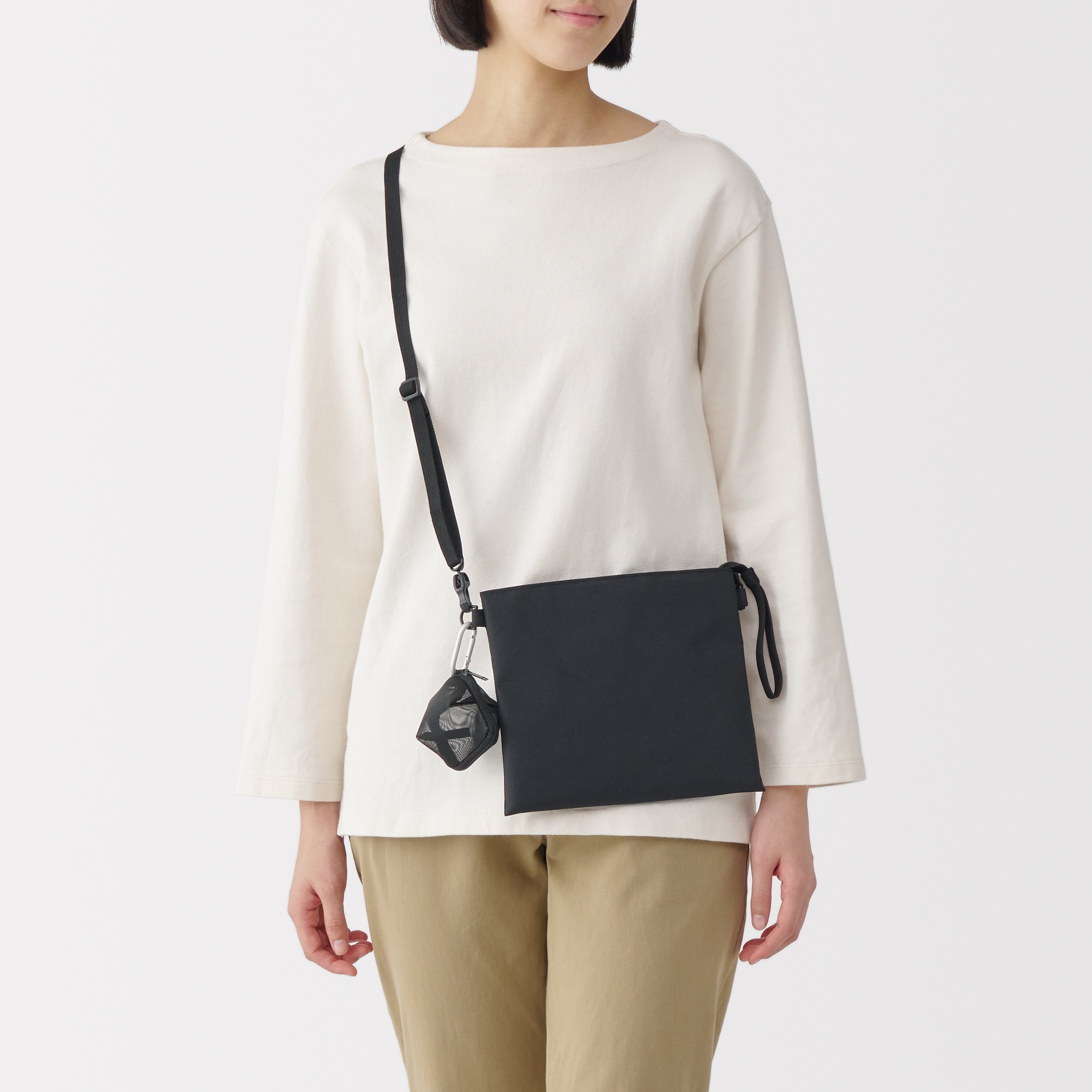 ナイロンメッシュ　コンパクトポーチ