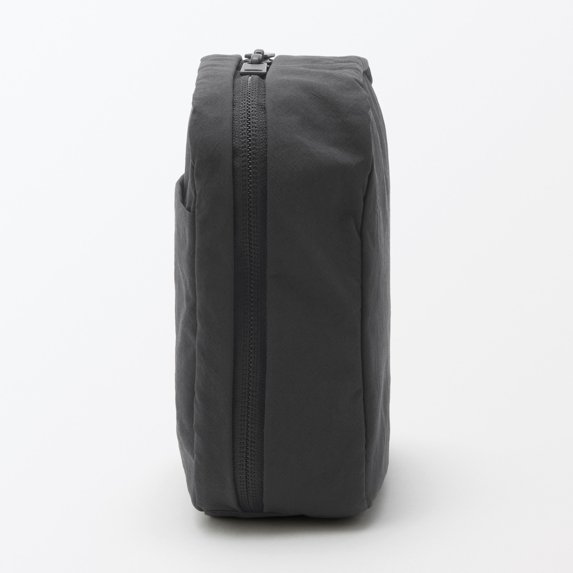 リンクルナイロン　大きく開くスクエアポーチ