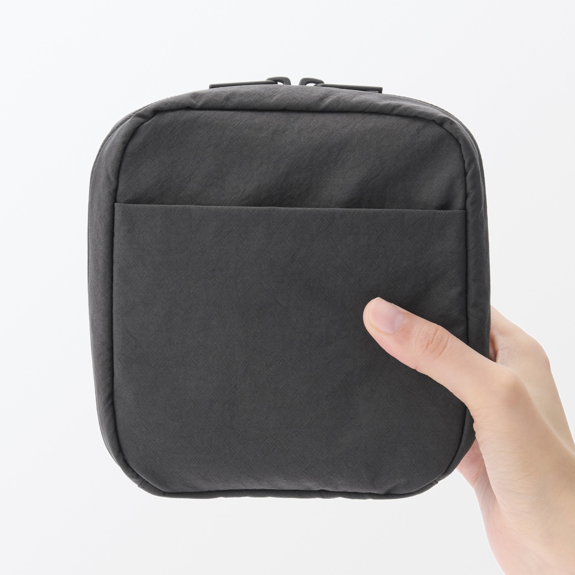 リンクルナイロン　大きく開くスクエアポーチ