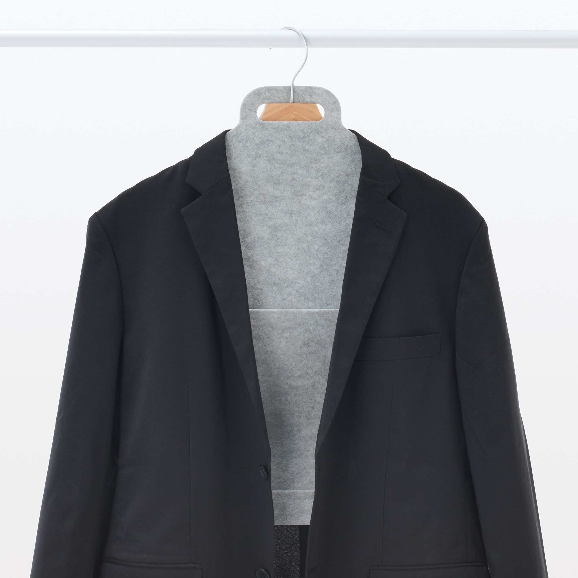 消臭機能付き　くりかえし使える除湿シート　ハンガー用