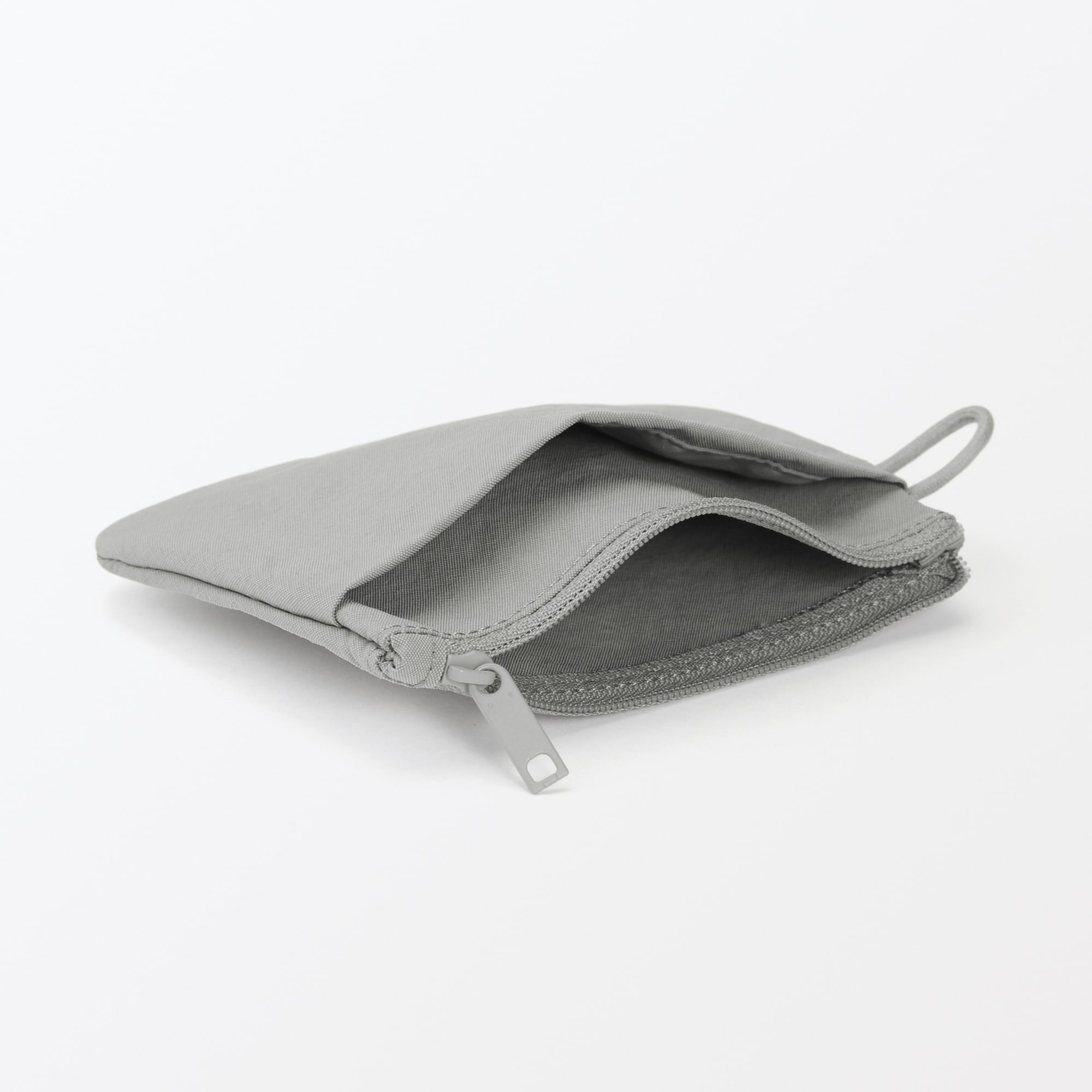 リンクルナイロン　フラットポーチ