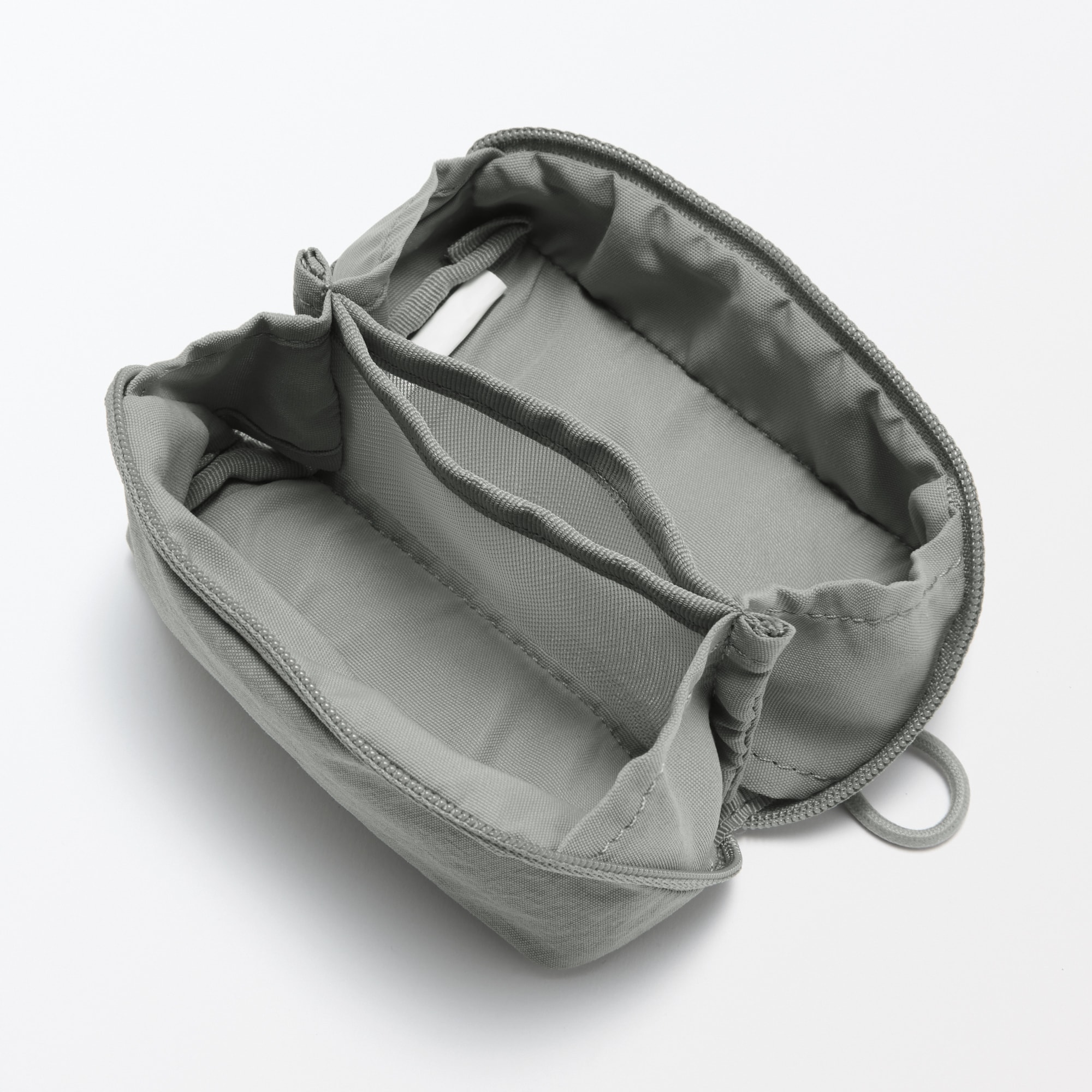 リンクルナイロン　大きく開くポーチ