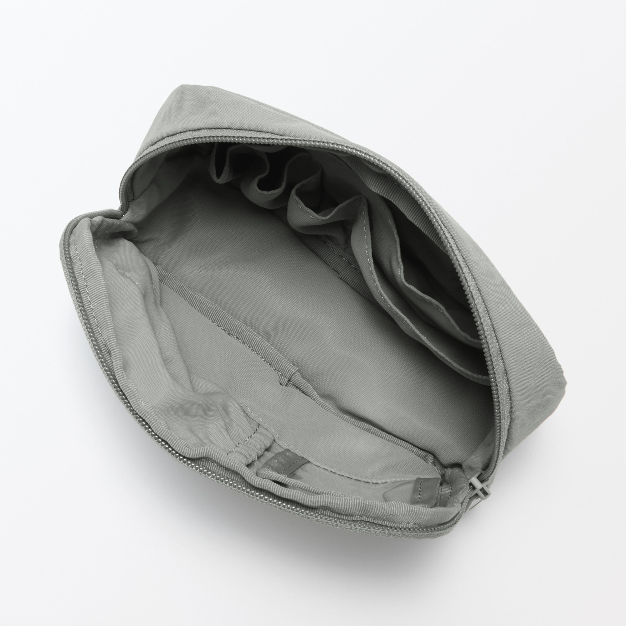 リンクルナイロン　大きく開くポーチ