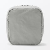 リンクルナイロン　大きく開くスクエアポーチ