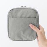 リンクルナイロン　大きく開くスクエアポーチ