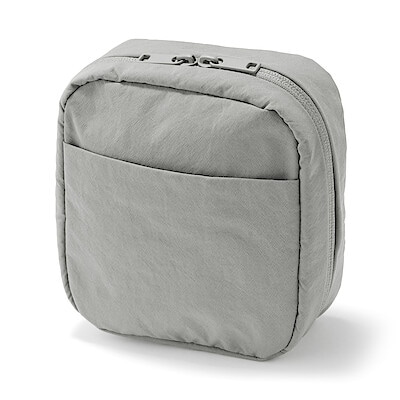 リンクルナイロン　大きく開くスクエアポーチ　約１４×１６×６ｃｍ