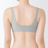 婦人　ノンワイヤープランジブラジャー