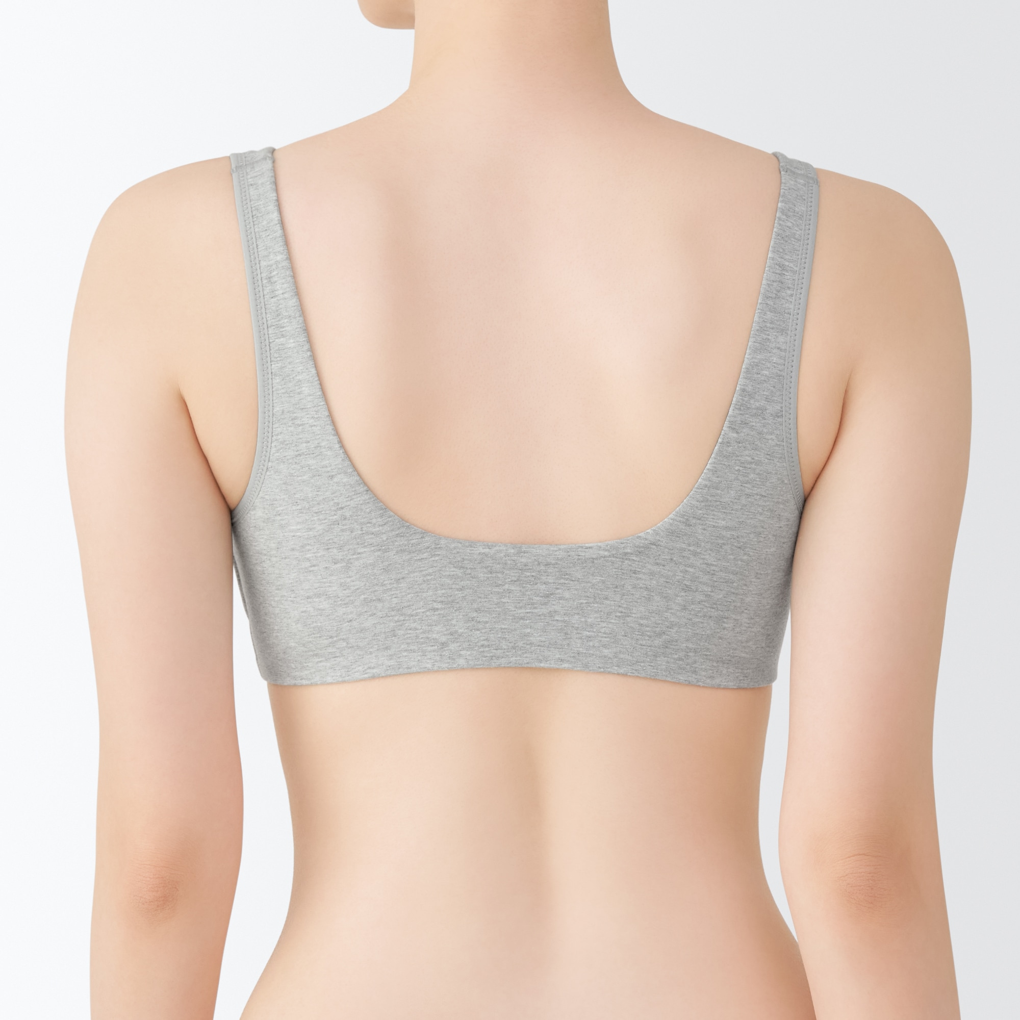 婦人　ノンワイヤープランジブラジャー