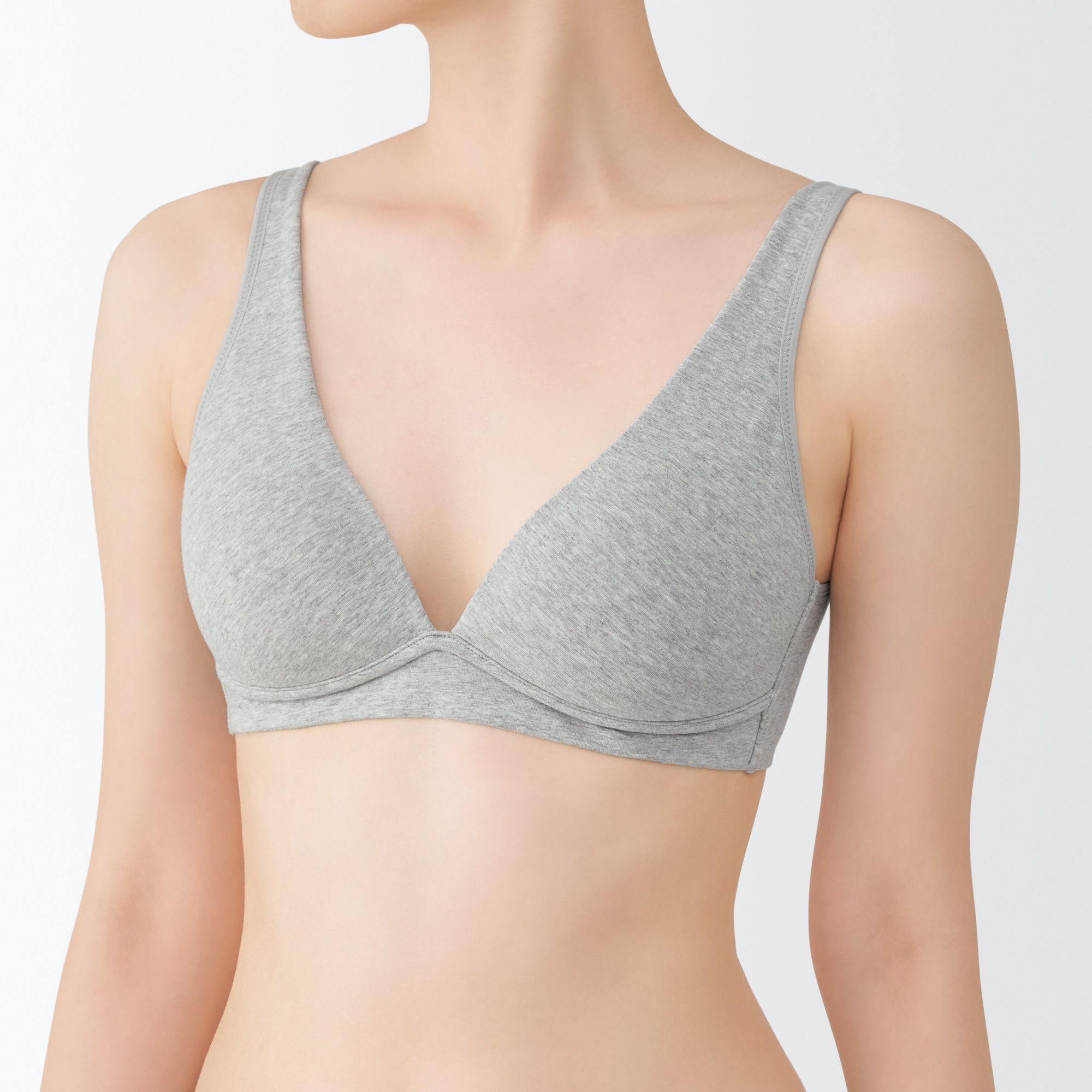 婦人　ノンワイヤープランジブラジャー